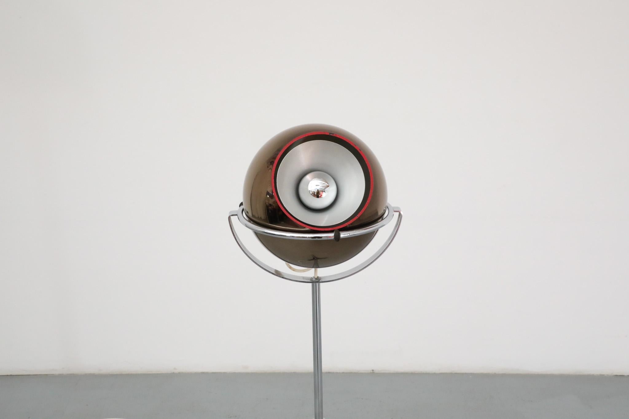 Lampadaire Raak 'Globe 2000' en verre fumé Design/One par Frank Ligtelijn, années 1950 en vente 2