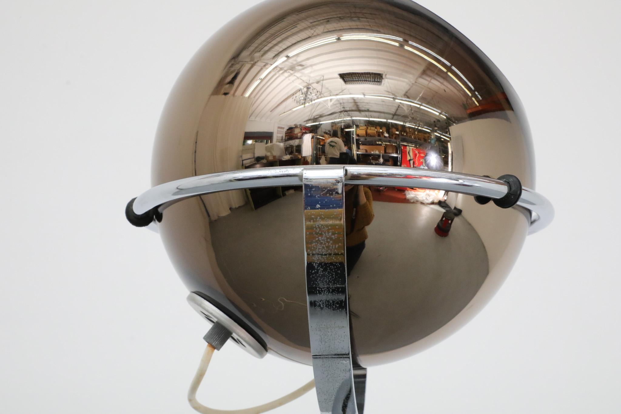 Lampadaire Raak 'Globe 2000' en verre fumé Design/One par Frank Ligtelijn, années 1950 en vente 7