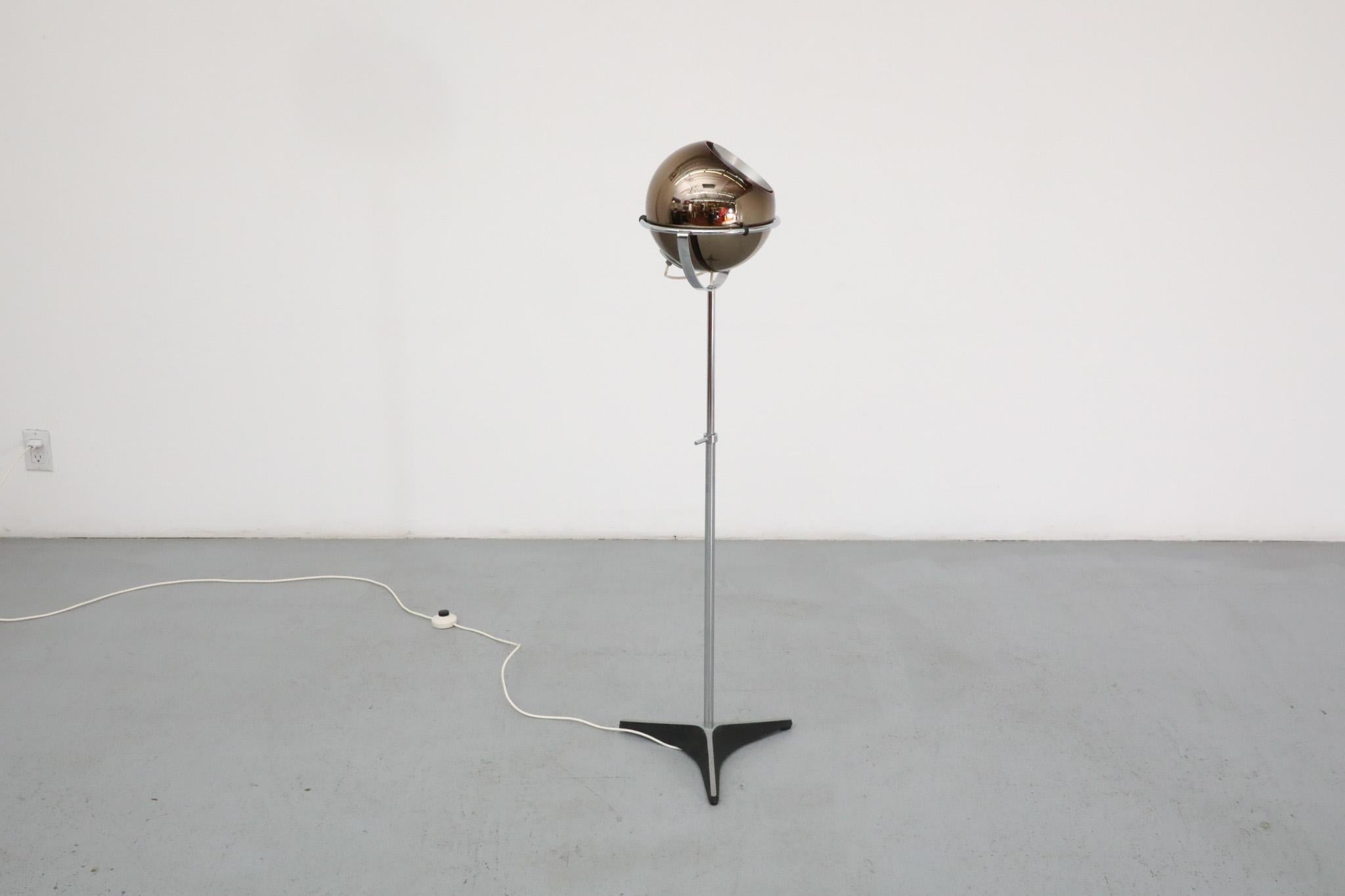 Lampadaire Raak 'Globe 2000' en verre fumé Design/One par Frank Ligtelijn, années 1950 en vente 8