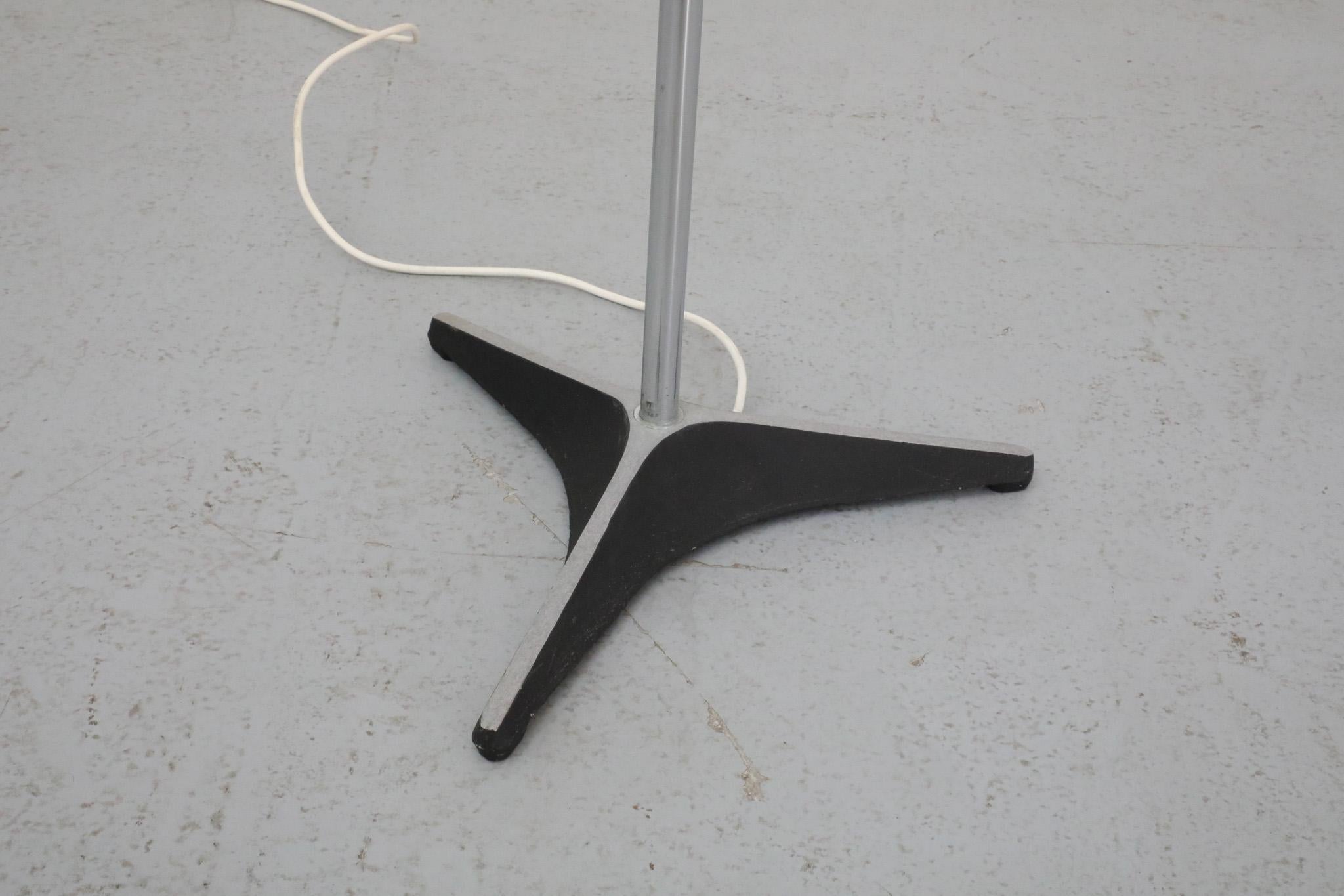 Lampadaire Raak 'Globe 2000' en verre fumé Design/One par Frank Ligtelijn, années 1950 en vente 11