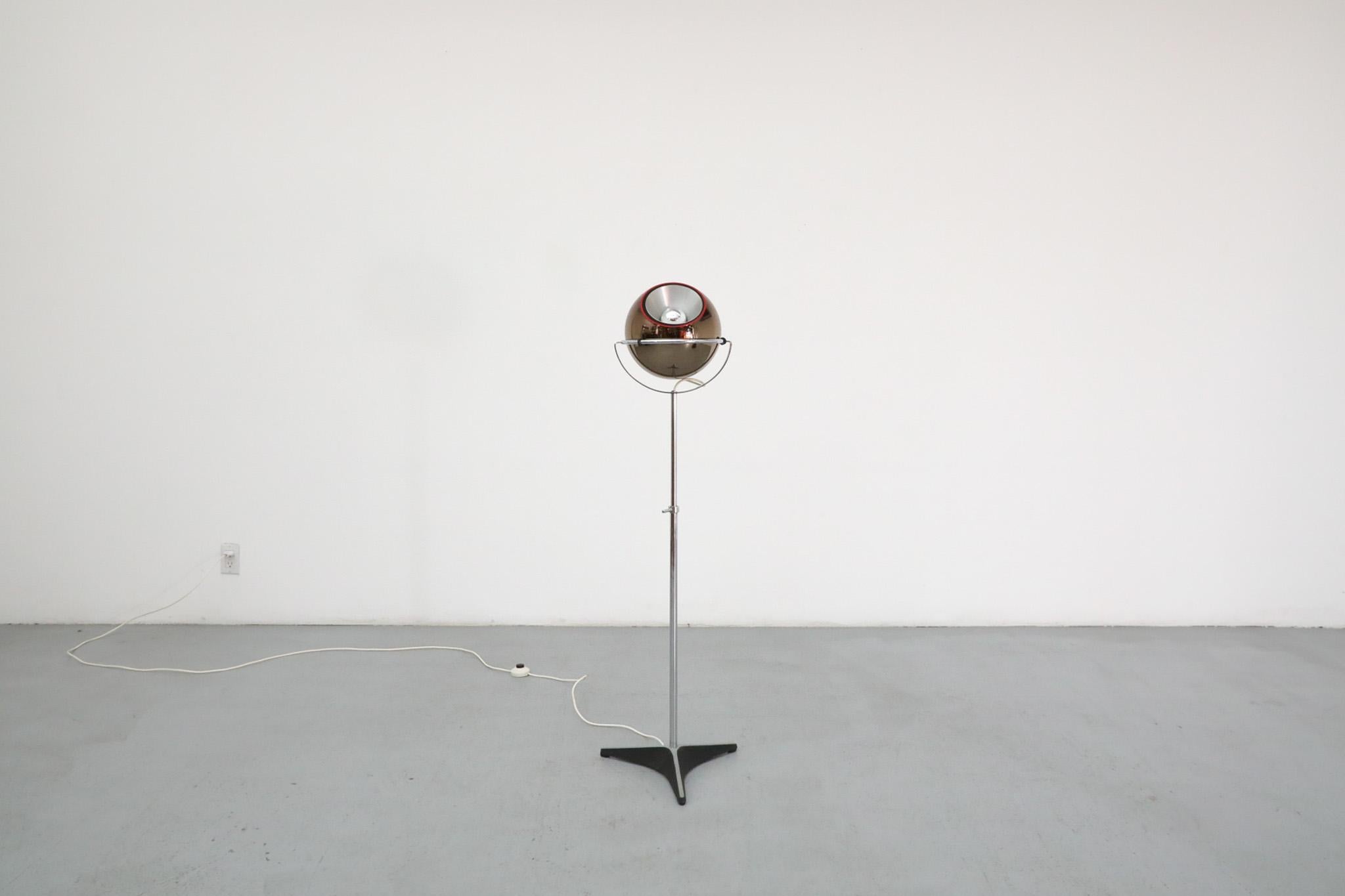 Néerlandais Lampadaire Raak 'Globe 2000' en verre fumé Design/One par Frank Ligtelijn, années 1950 en vente