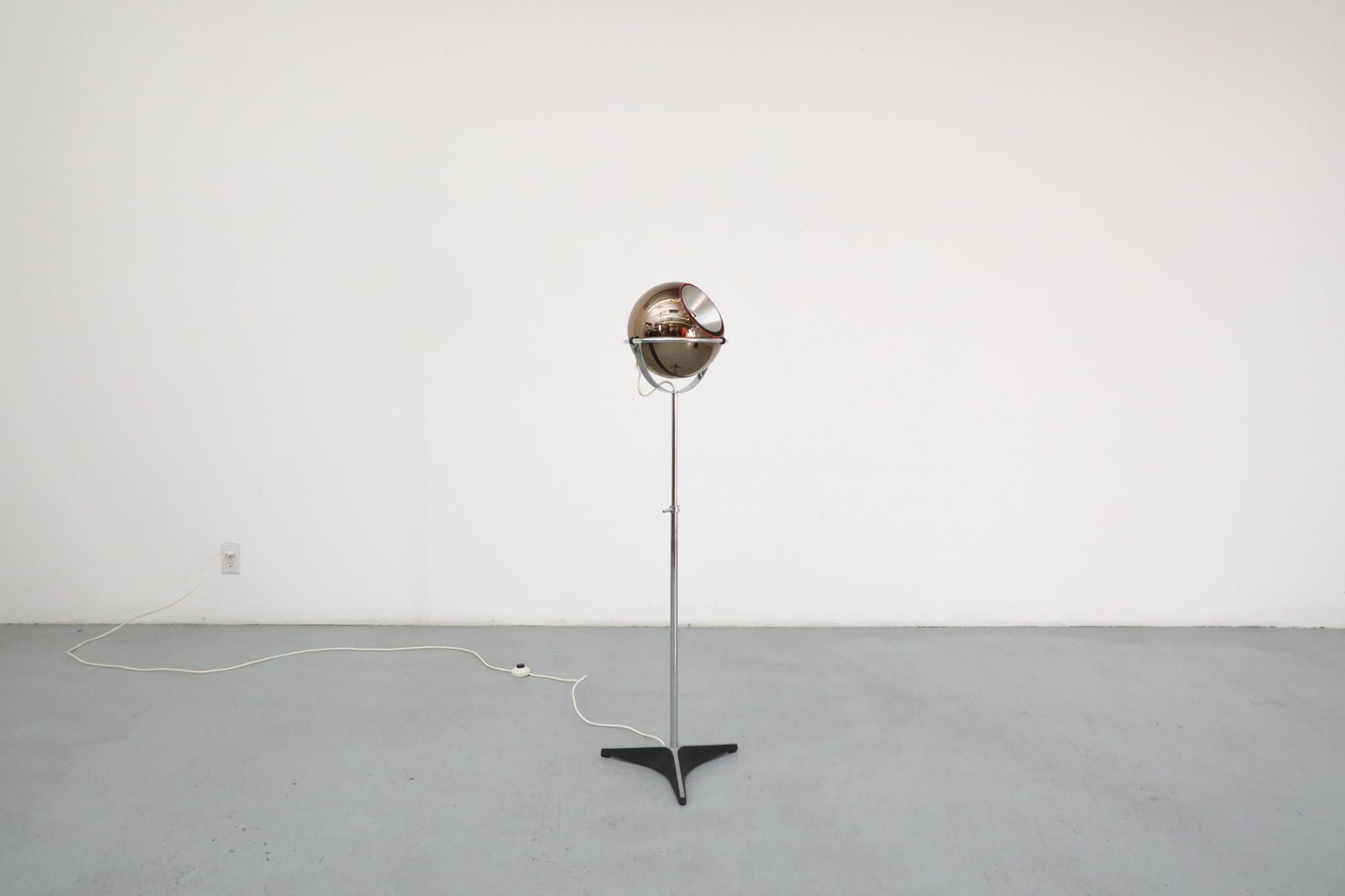 Acier Lampadaire Raak 'Globe 2000' en verre fumé Design/One par Frank Ligtelijn, années 1950 en vente