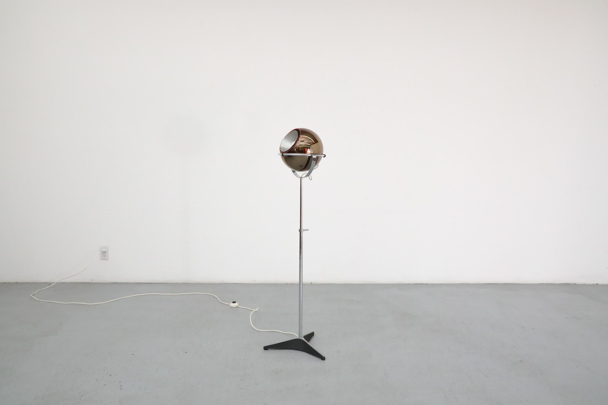 Lampadaire Raak 'Globe 2000' en verre fumé Design/One par Frank Ligtelijn, années 1950 en vente 1