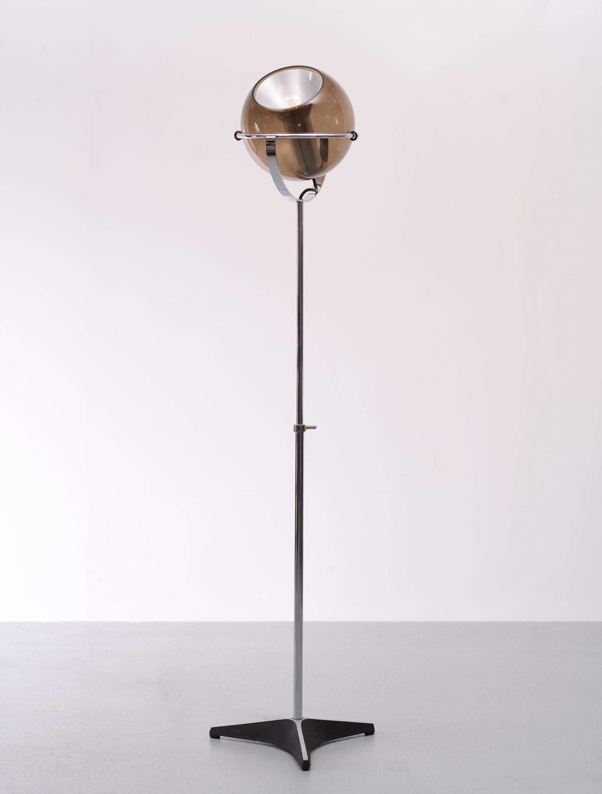 Mid-Century Modern Raak Globe Floorlamp Frank Ligtelijn  1960s Dutch 