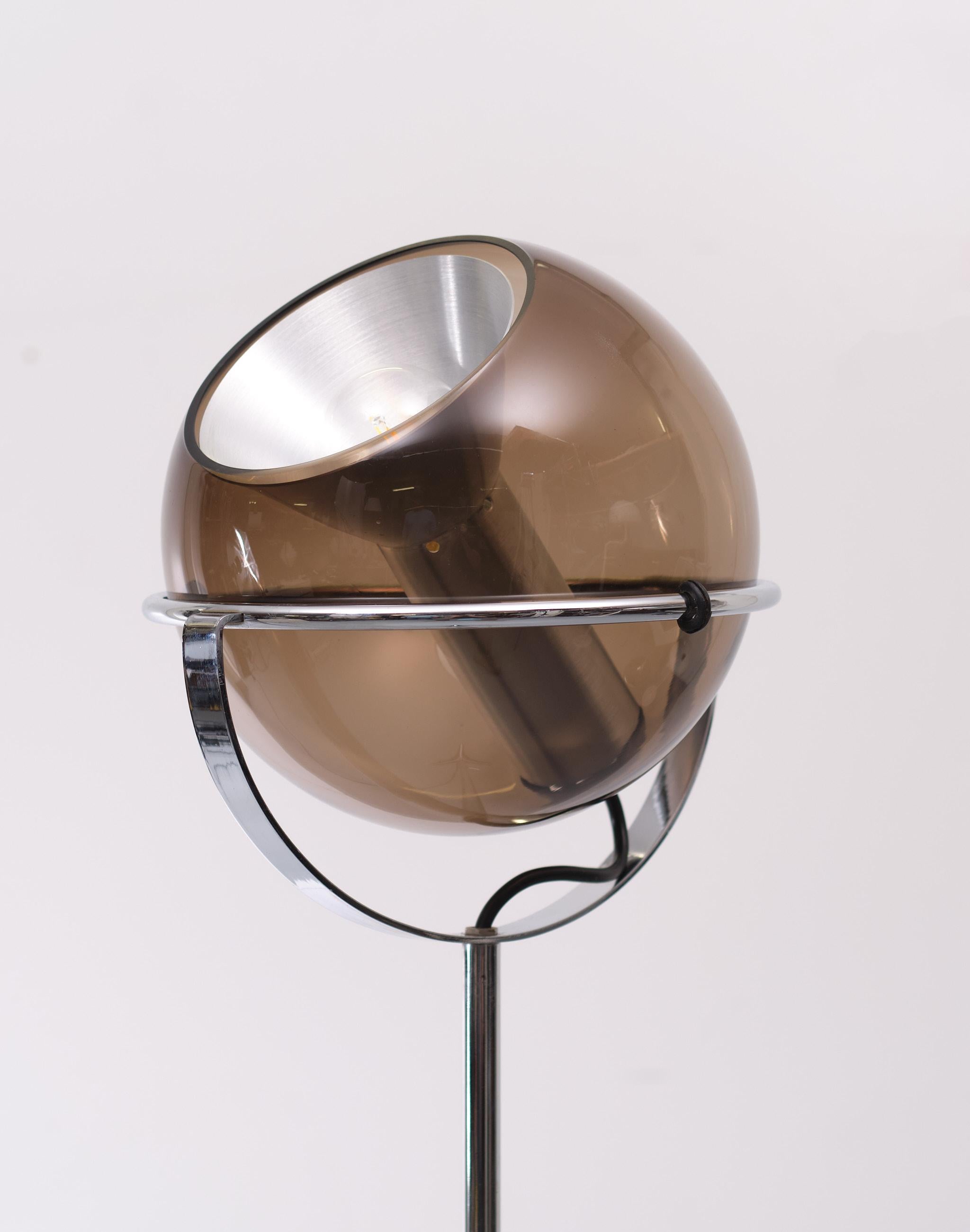 Raak Globe Floorlamp Frank Ligtelijn  1960s Dutch  In Good Condition In Den Haag, NL