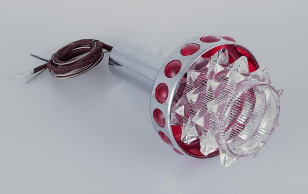 RAAK, Holanda. Lámpara de diseño en cromo, plástico rojo y cristal transparente. finales del siglo XX en venta