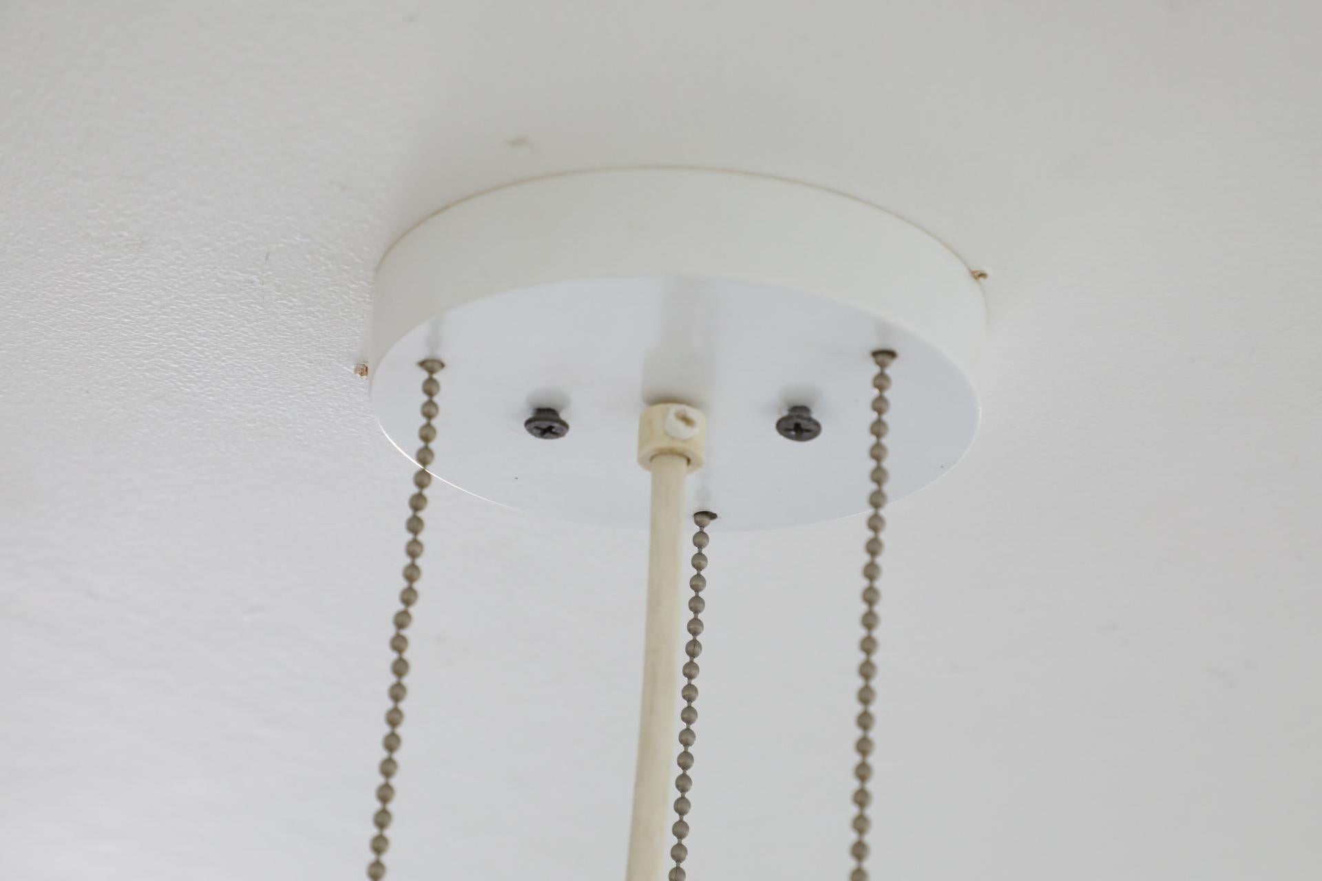 Lámpara colgante Raak modelo B-1010 con pantalla de cúpula de cristal esmaltado burdeos, 1968 en venta 7