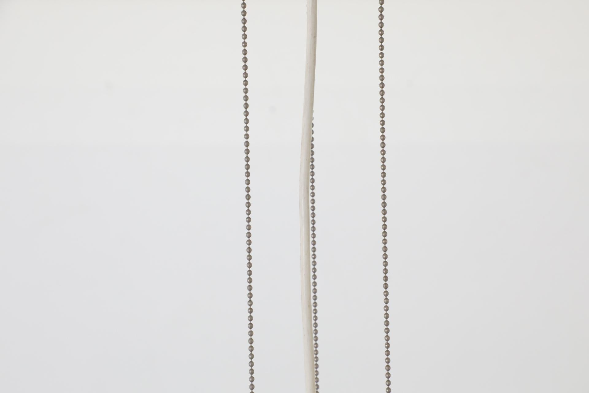 Lámpara colgante Raak modelo B-1010 con pantalla de cúpula de cristal esmaltado burdeos, 1968 Metal en venta