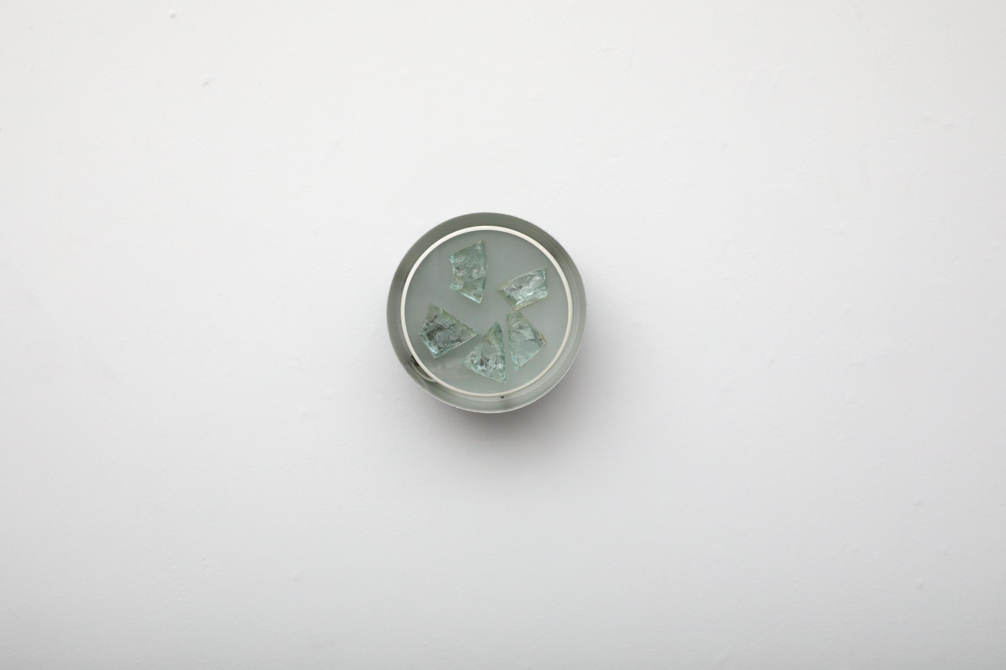 RAAK Modell R-28/P Einbau-Deckenleuchte mit Glasfragmenten und mattiertem Diffusor (Moderne der Mitte des Jahrhunderts) im Angebot