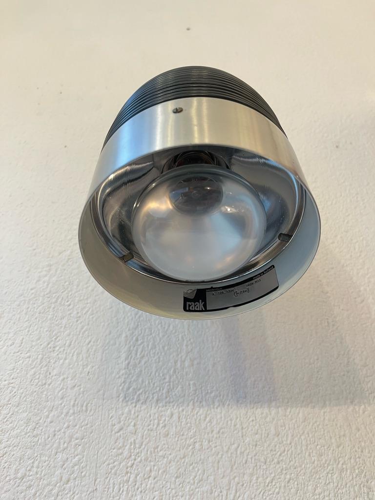 RAAK Niederlande Ein Paar verstellbare Wandlampen mit Gelenken ca. 1970er Jahre (Aluminium) im Angebot