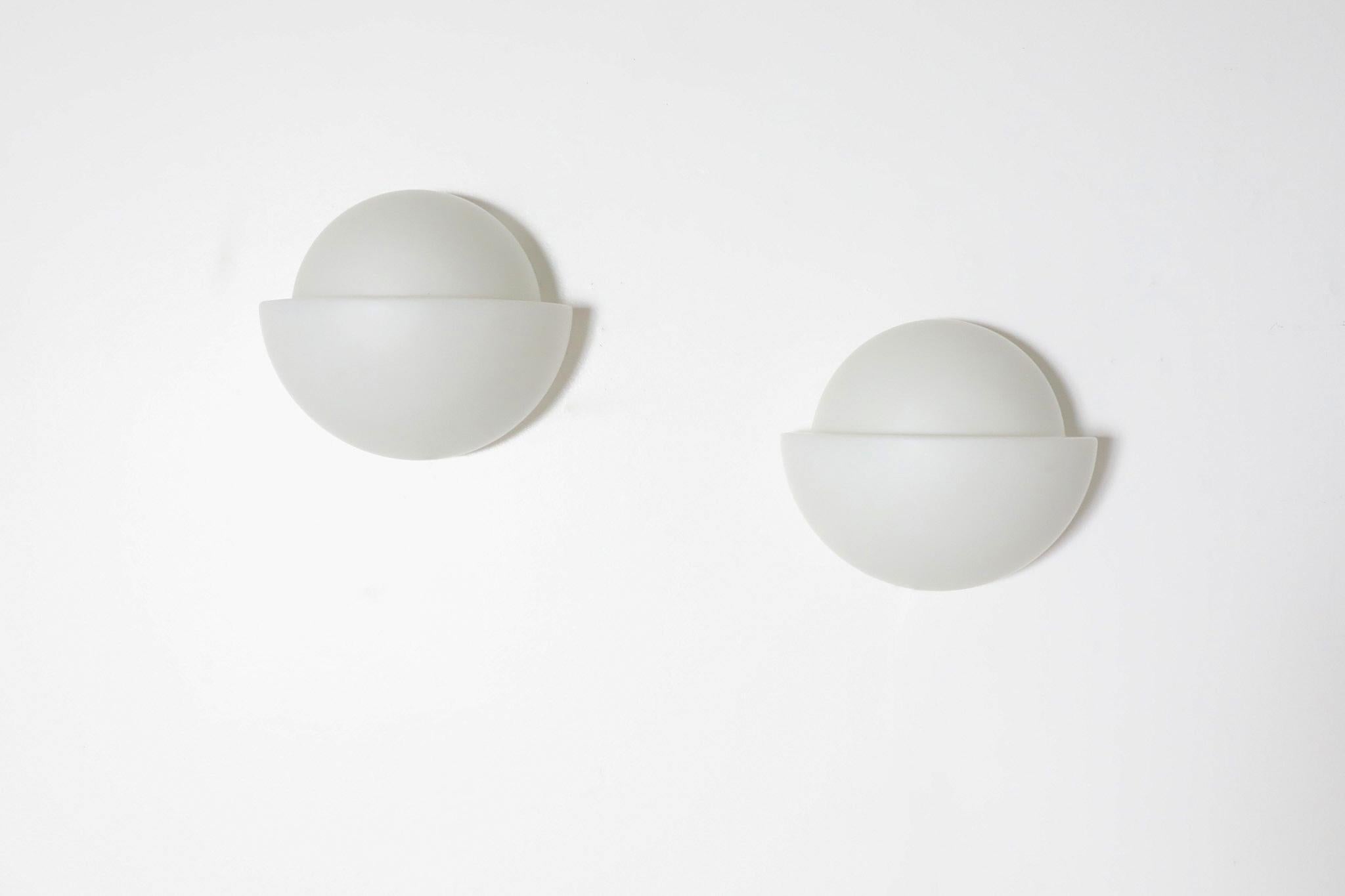 Mid-Century Modern RAAK P-1412 Sculptural Milk Glass Wall Sconce by Sergio Asti, 1960s For Sale