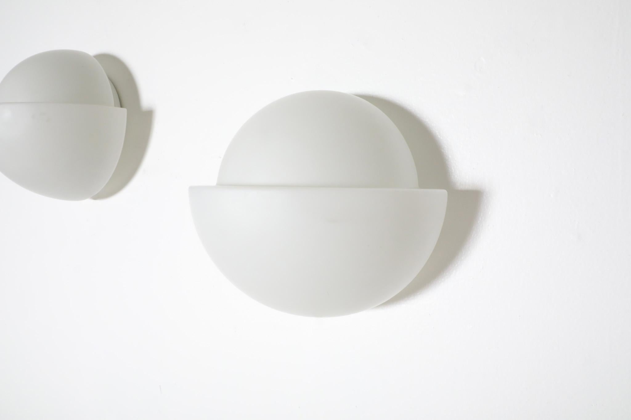Mid-20th Century RAAK P-1412 Sculptural Milk Glass Wall Sconce by Sergio Asti, 1960s For Sale