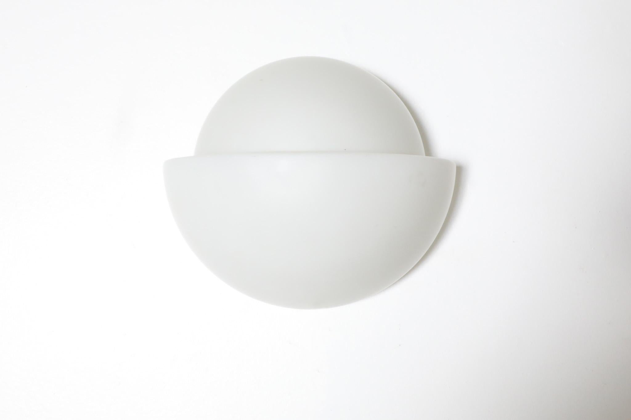 RAAK P-1412 Sculptural Milk Glass Wall Sconce by Sergio Asti, 1960s For Sale 1