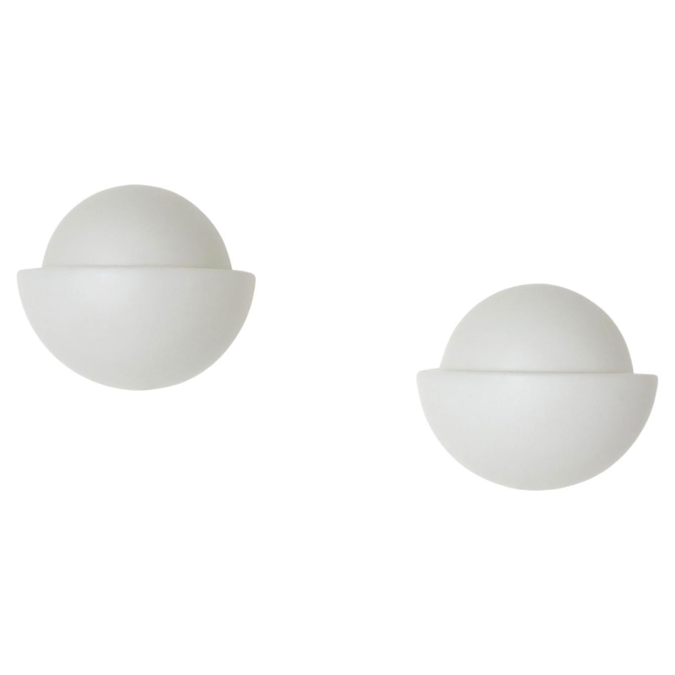 RAAK P-1412 Sculptural Milk Glass Wall Sconce by Sergio Asti, 1960s For Sale