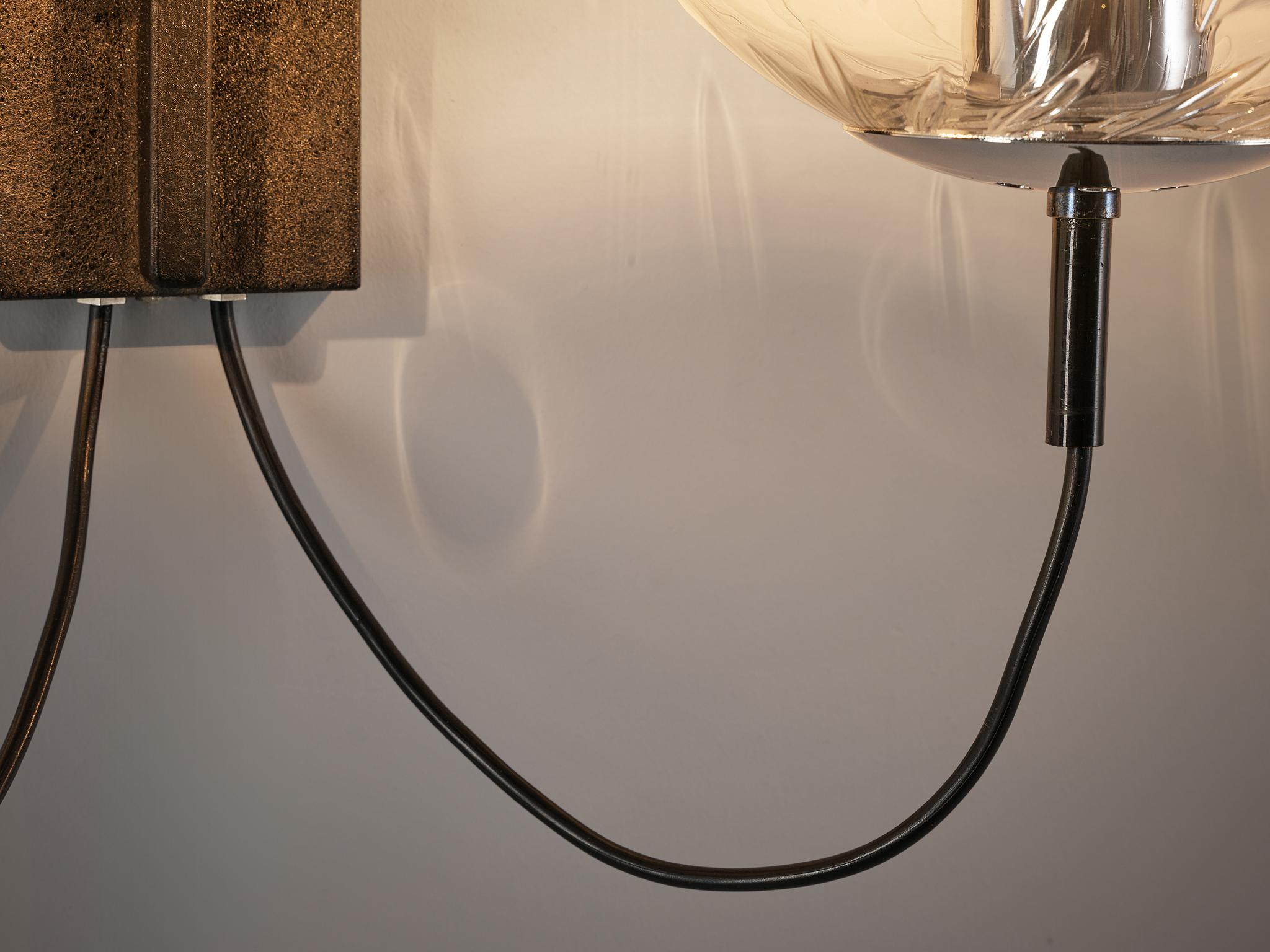 RAAK Pair of Wall Lights in Chrome and Structured Glass For Sale 3