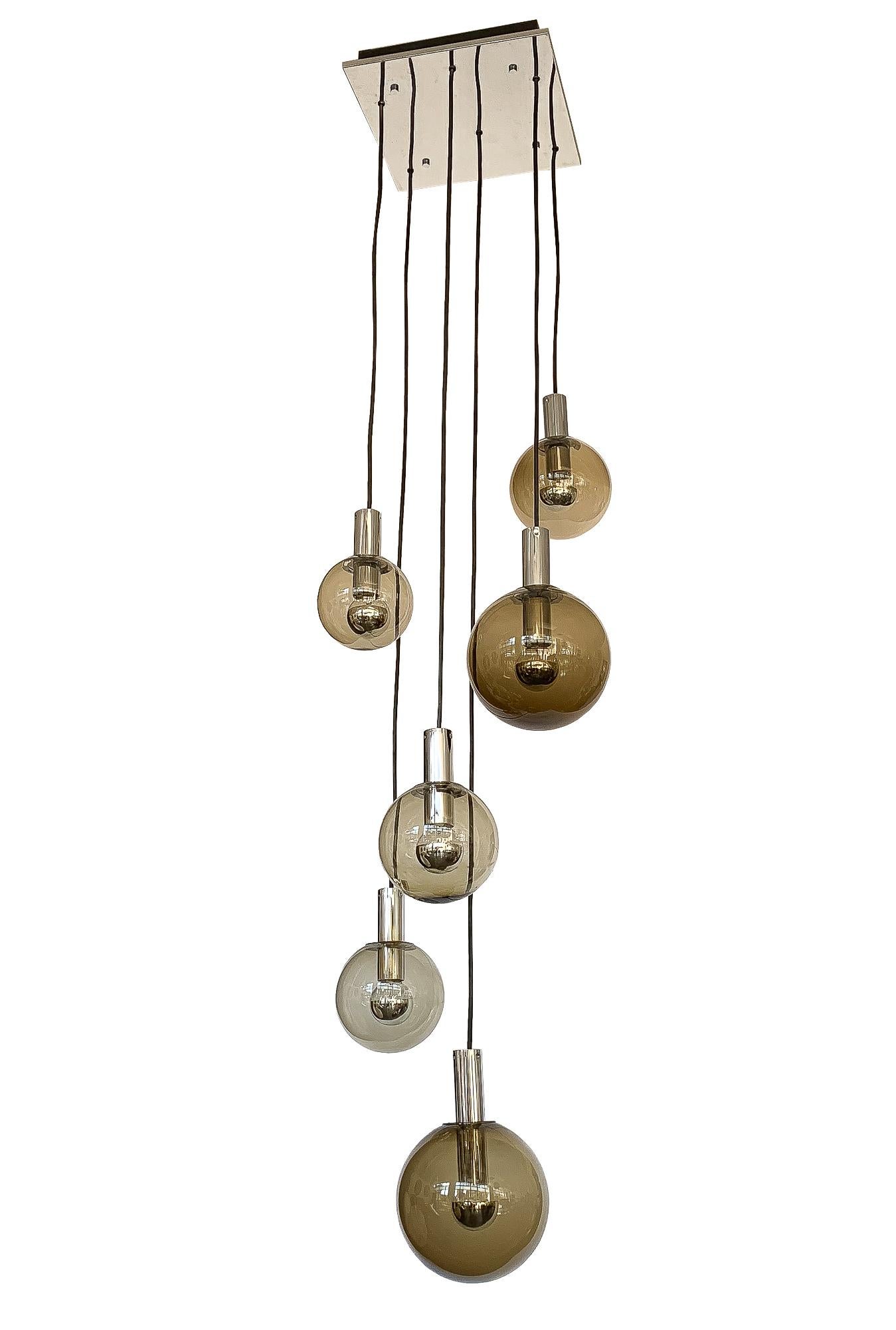 RAAK six globe cascading pendant chandelier. Six smoked blown glass globes in 3 sizes: 6