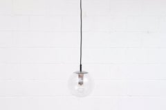 Lampe globe en verre bullé soufflé de style Raak des années 1970 avec fixation chromée