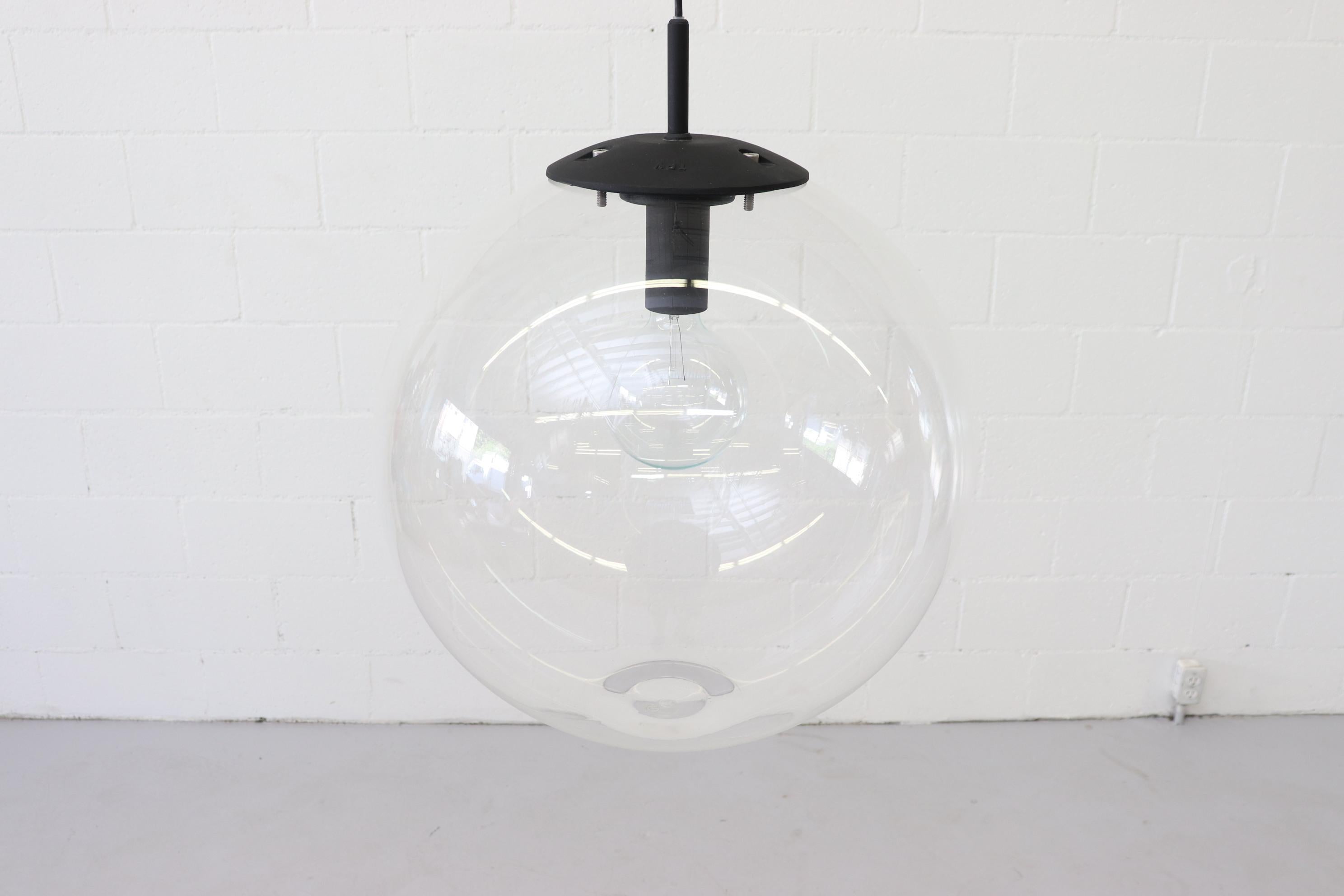 RAAK Style Mid-Century Clear Acrylic Pendant Globe In Good Condition In Los Angeles, CA