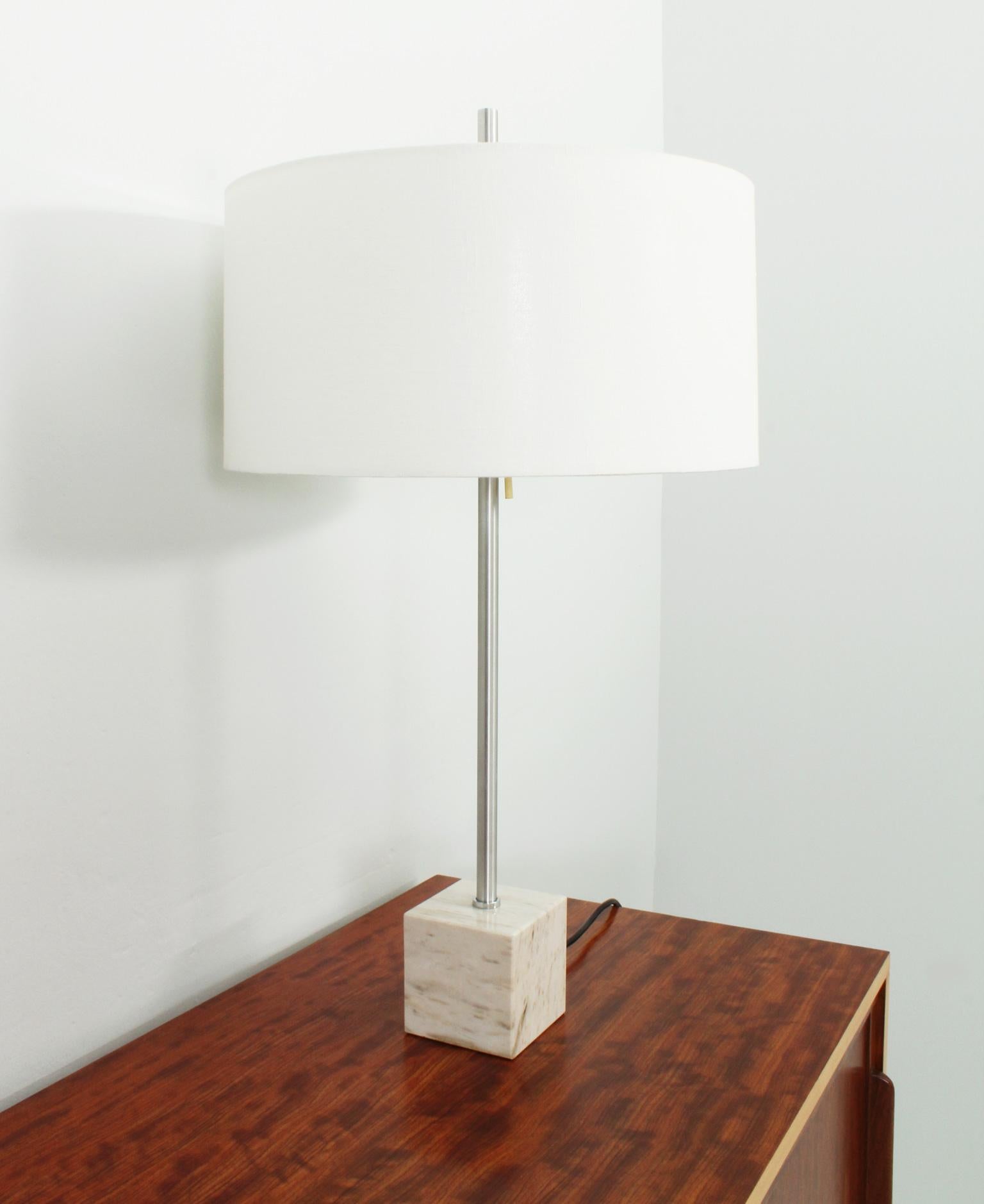 Table lamp produced by dutch company Raak in 1970's, signed. Marble base, lacquered metal, steel and shade with new fabric.