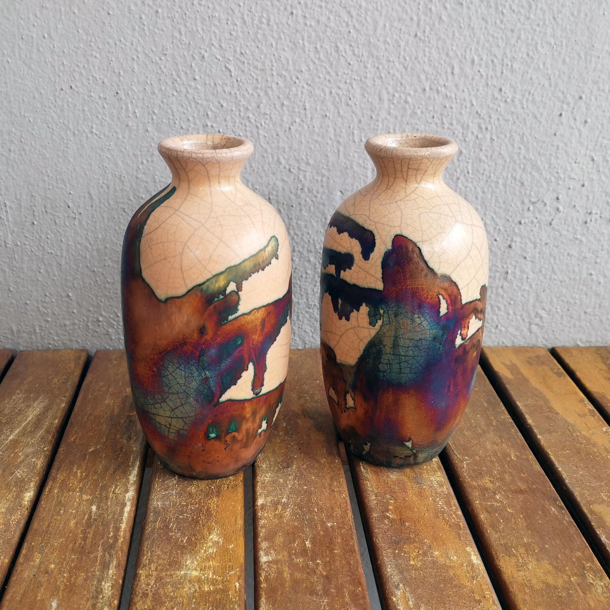 Koban (小判) - (n) ovale

NOUVEAU ET AMÉLIORÉ : Ce vase est livré avec un insert tubulaire étanche pour les fleurs fraîches et les boutures. La largeur de l'insert est de 2cm/0.8 inches.

Vous obtenez : 2 unités du vase Koban en finition cuivre