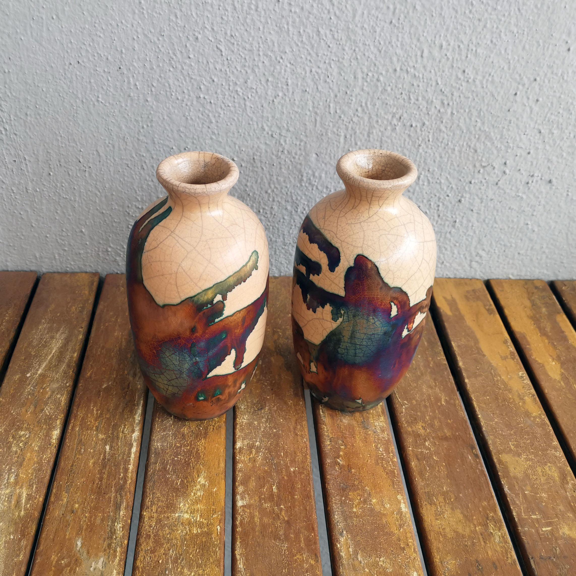 Moderne Koban 2 Pack Vase en poterie Raku avec Tube à eau - Demi cuivre mat - Fait à la main en vente