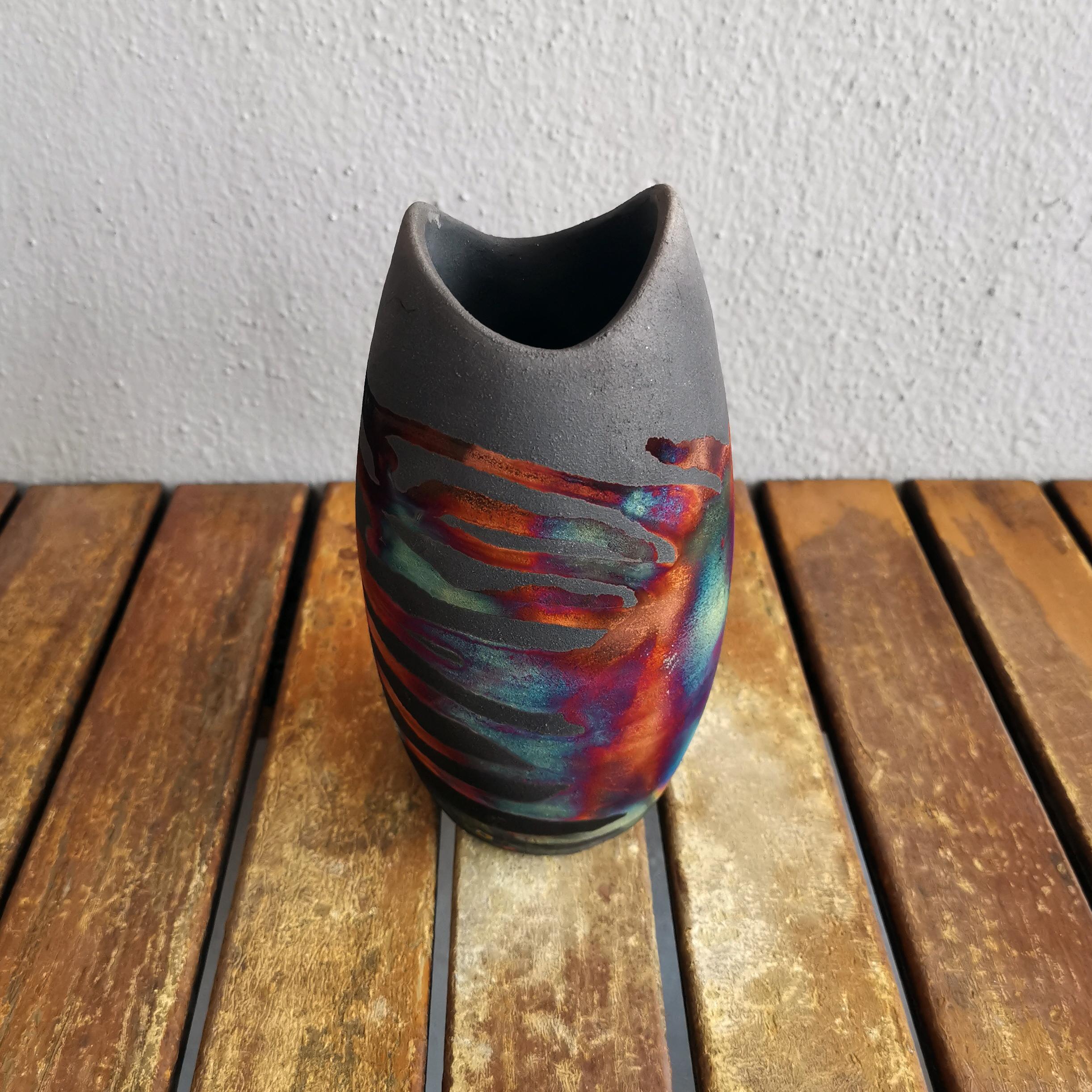 Moderne Vase en poterie Raaquu Koi Raku cuivre au carbone - Décoration intérieure en céramique faite à la main en vente