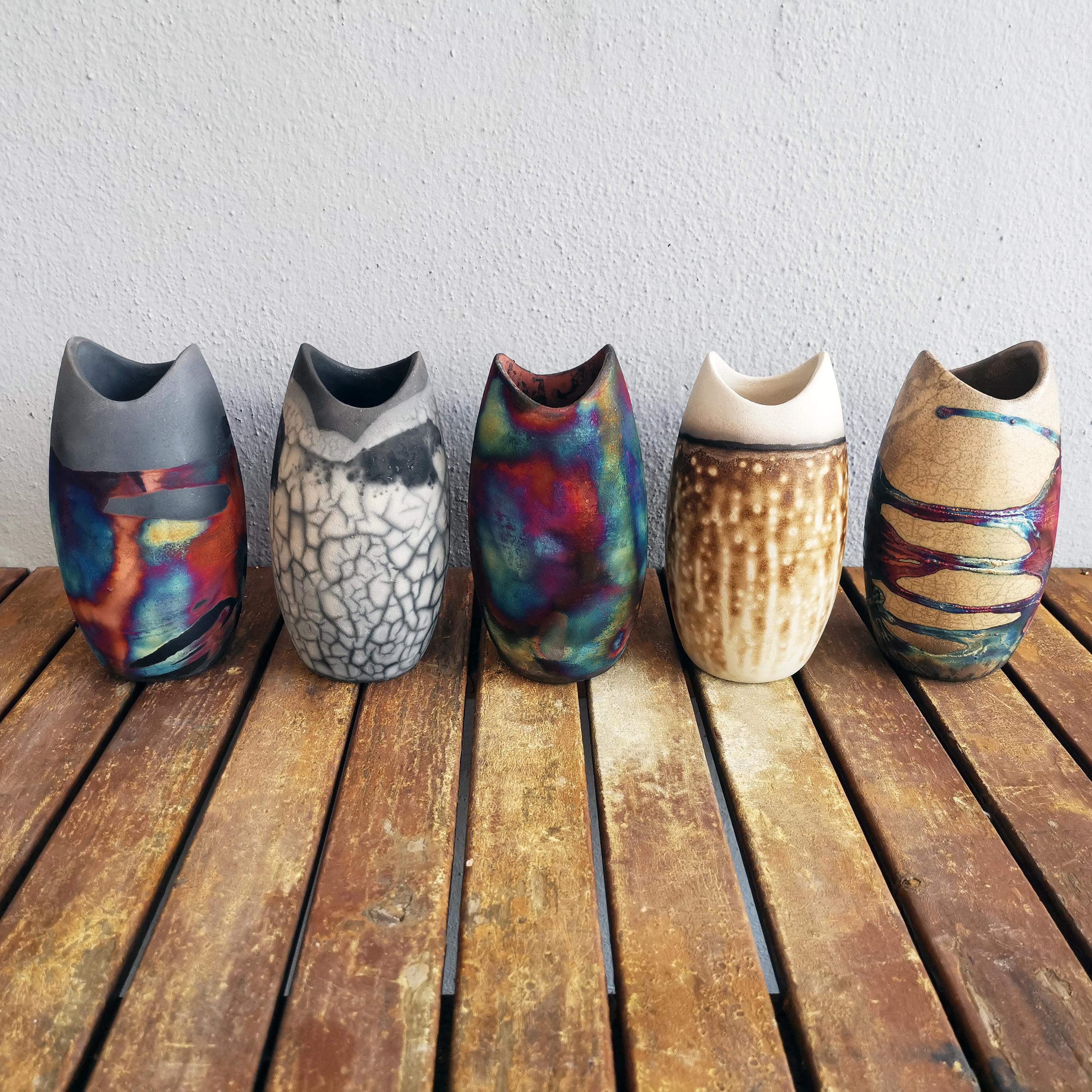 Cuit Vase en poterie Raaquu Koi Raku, raku fumé, décoration intérieure en céramique faite à la main en vente