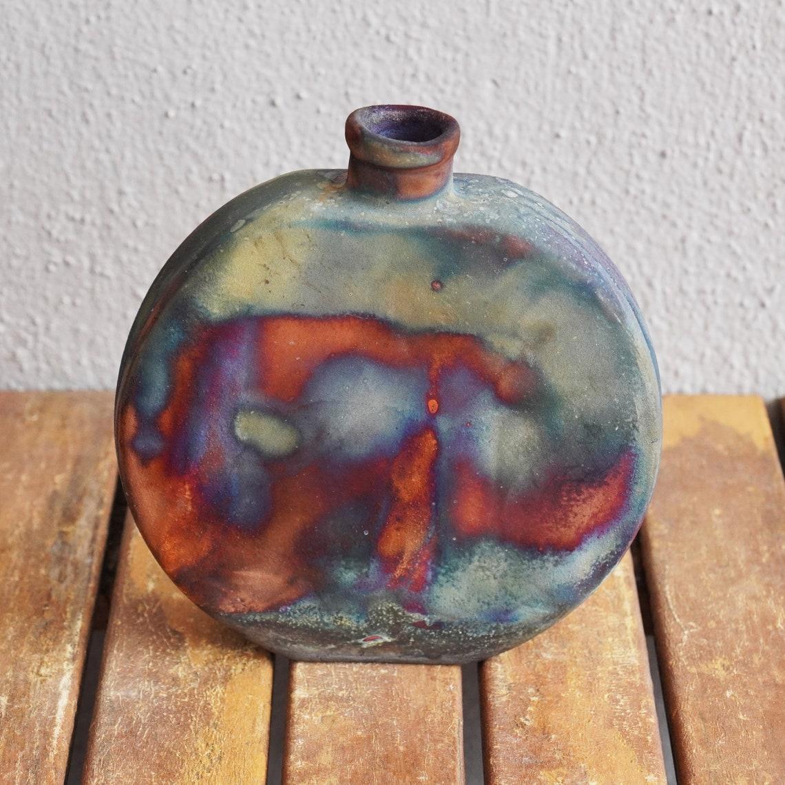 Moderne Vase en poterie raku Raaquu Kumo, entièrement en cuivre mat, céramique faite à la main, Malaisie en vente