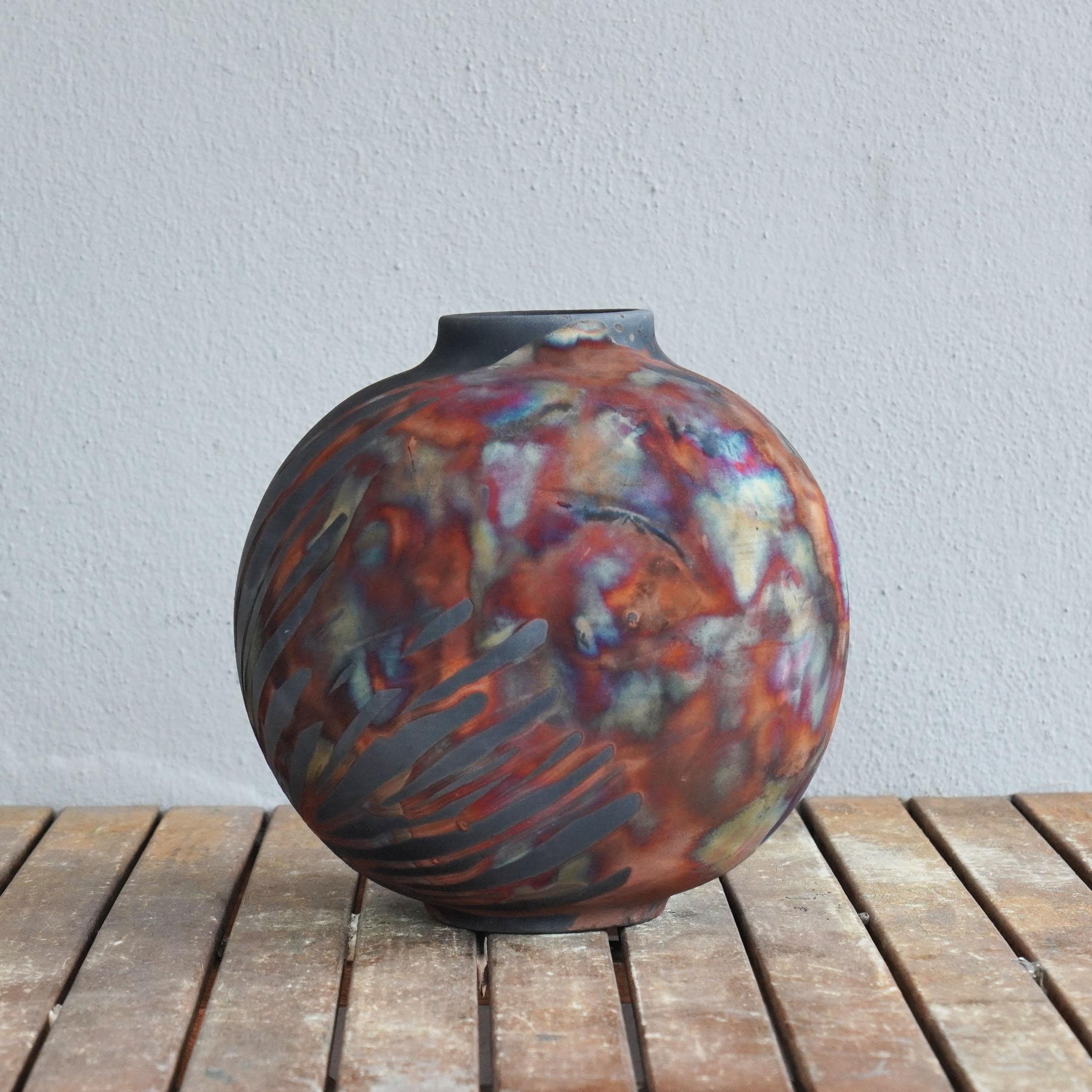 Céramique Raaquu Raku grand vase globe cuit au four S/N0000429 Série Centre de table d'art, Malaisie en vente