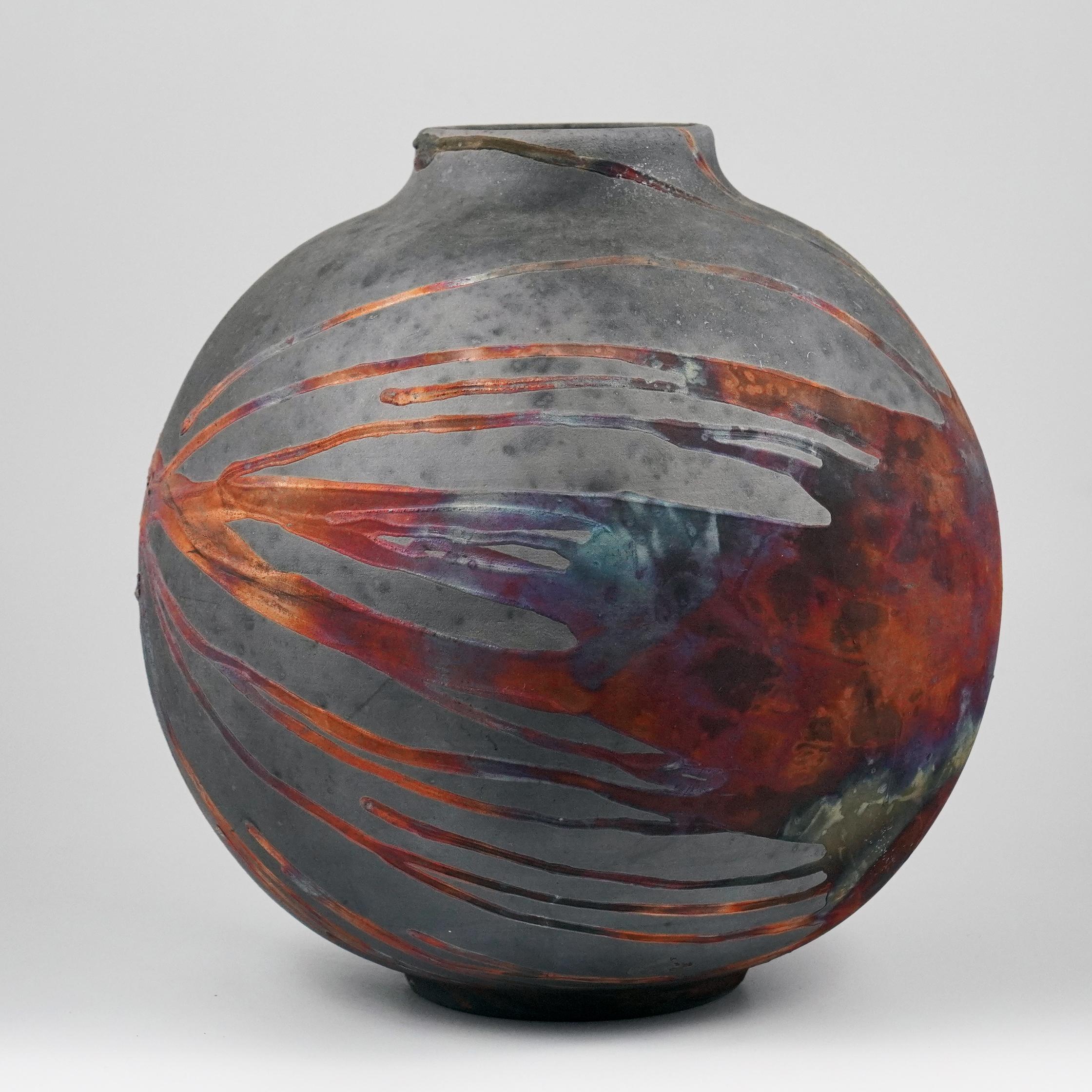 Malaisien Raaquu Raku grand vase globe cuit S/N0000782 Série Centerpiece Art en vente