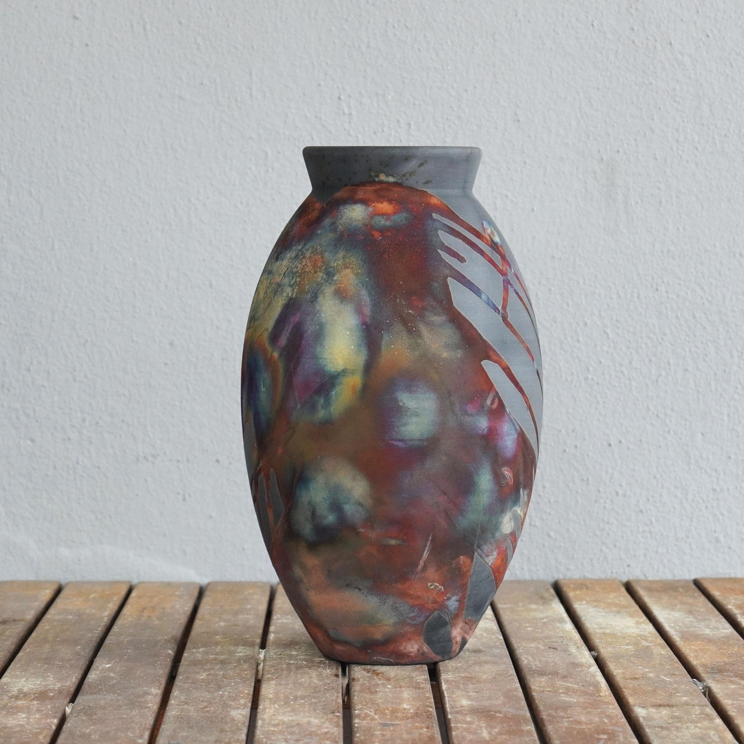 Gran jarrón ovalado de raakú cocido S/N0000442 Serie de arte de centro de mesa, Malasia Moderno en venta