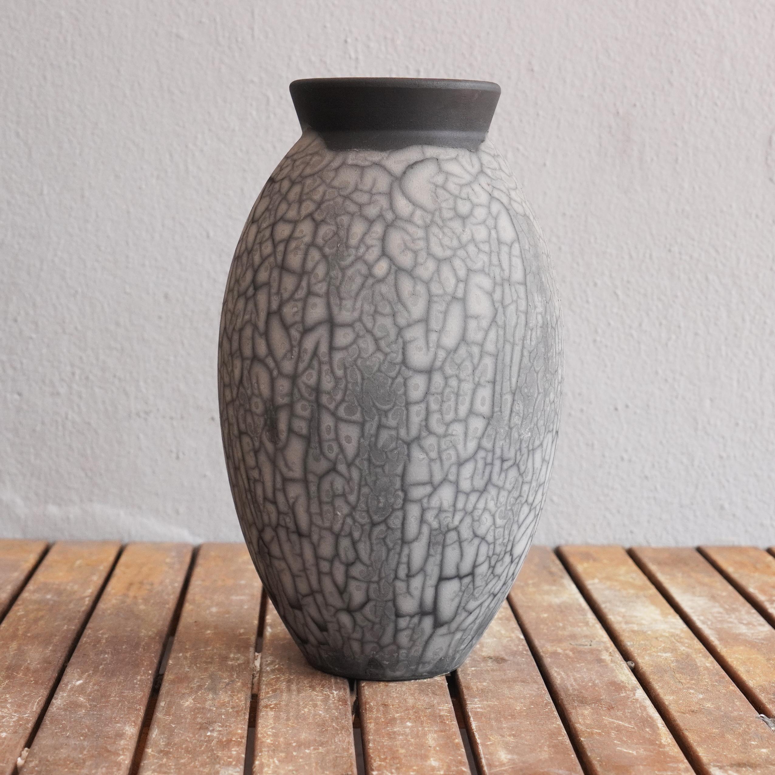 Gran jarrón ovalado de raakú cocido S/N0000497 Serie de arte de centro de mesa, Malasia Malasio en venta