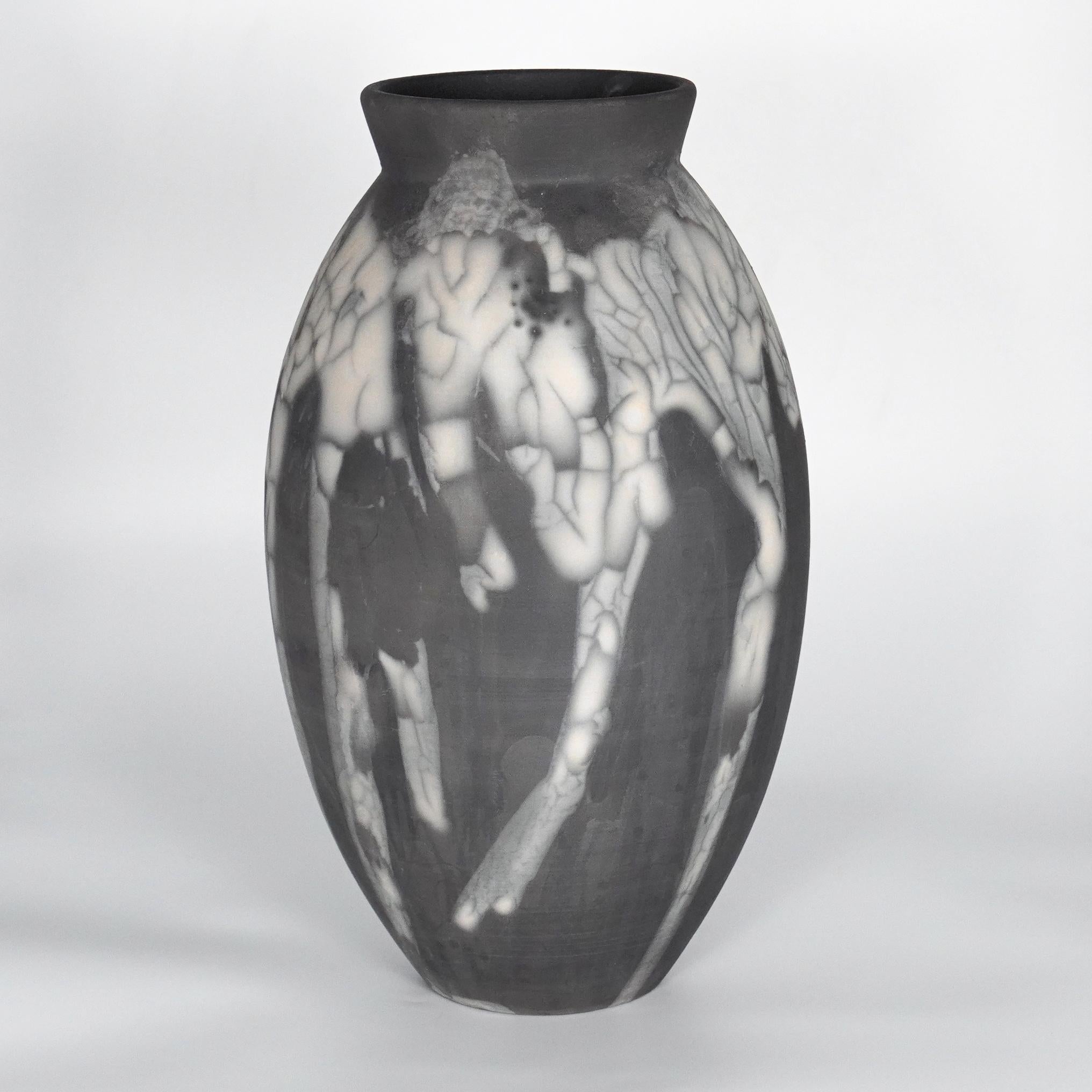 Moderno Vaso ovale grande cotto Raaquu Raku S/N0000868 Centerpiece Art Series, Malesia in vendita