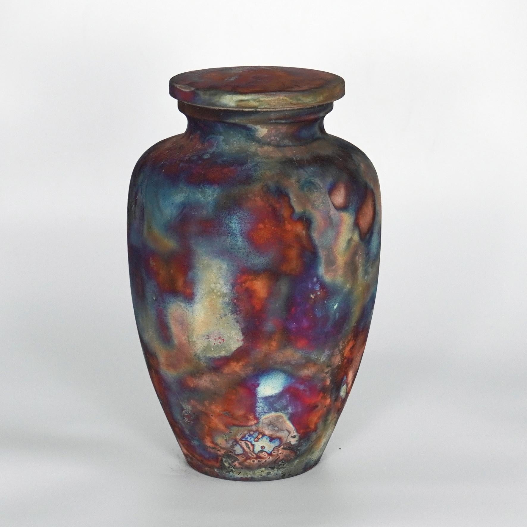 Moderno Urna in omoide cotta Raaquu Raku in S/N8000099 Art Series, Malesia in vendita