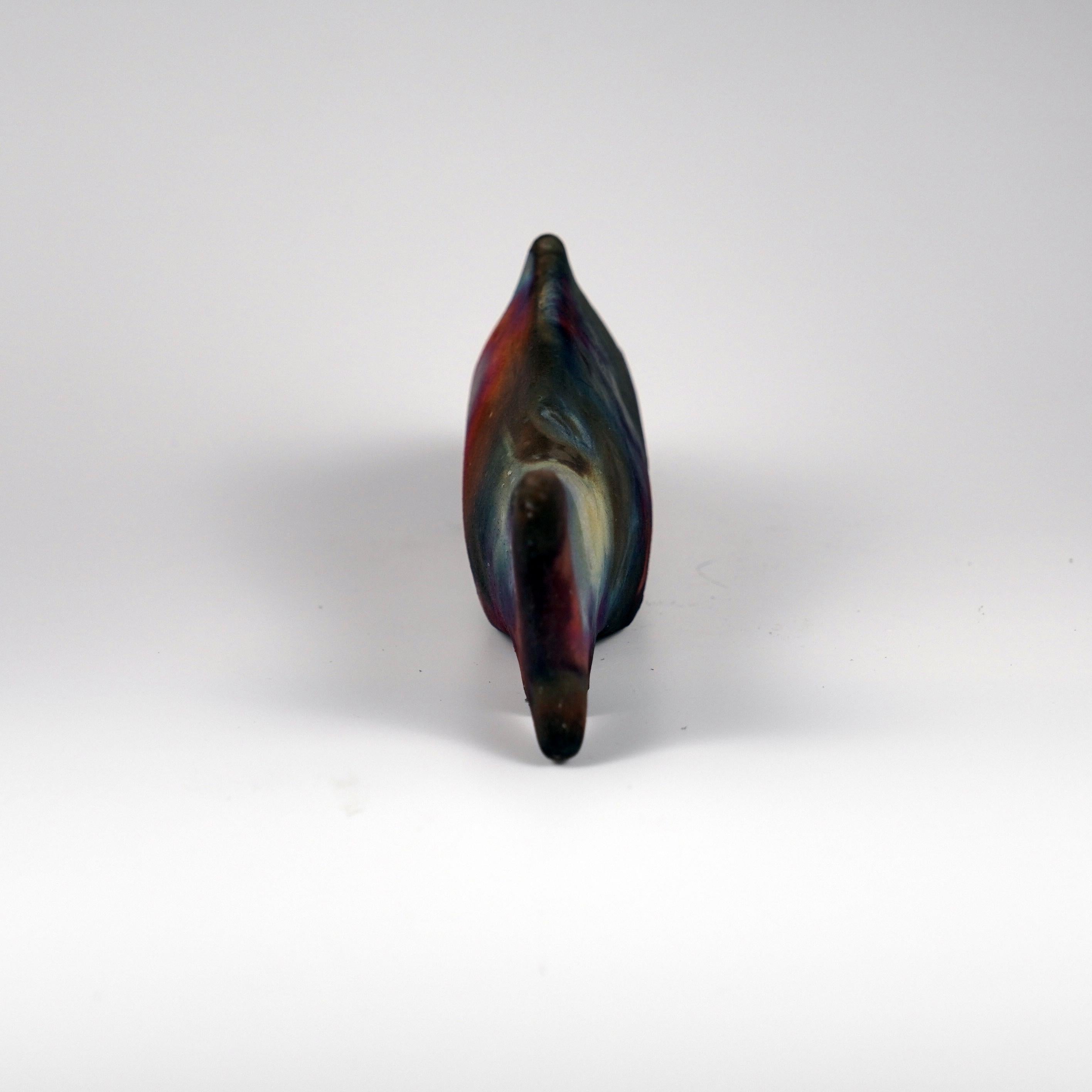 Malese Mini scultura di pesce in ceramica RAAQUU Sakana Raku - rame opaco in vendita
