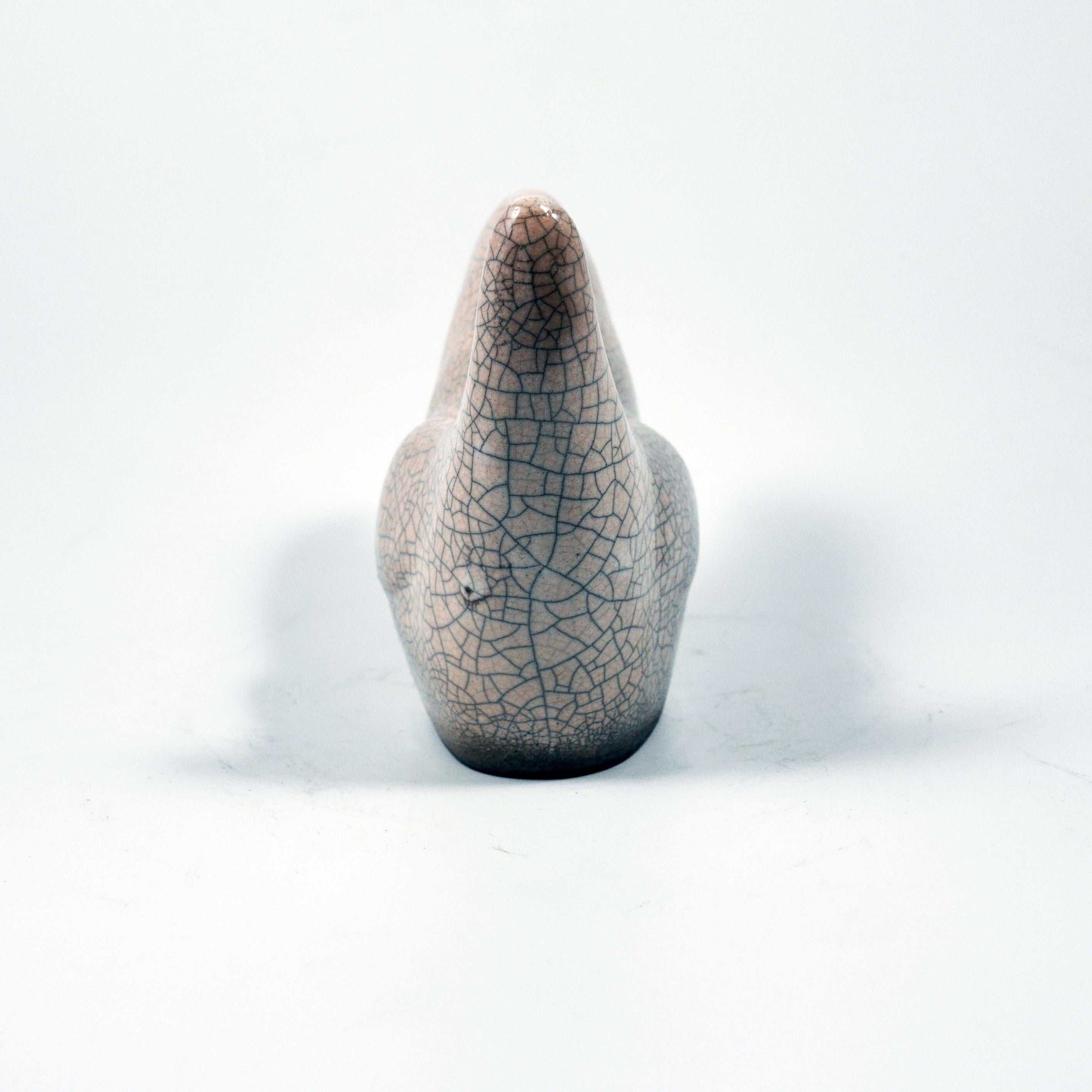 Malese Mini scultura di uccello in ceramica RAAQUU Tori Raku - White Crackle in vendita