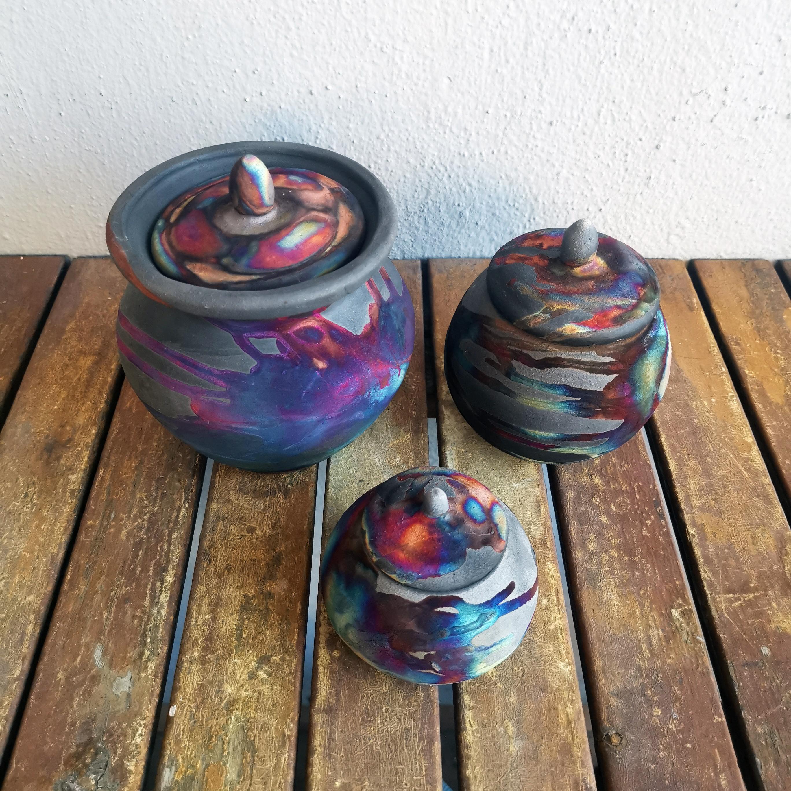 Modern Raaquu Urn Set - Carbon Copper - Ceramic Raku Pottery For Sale
