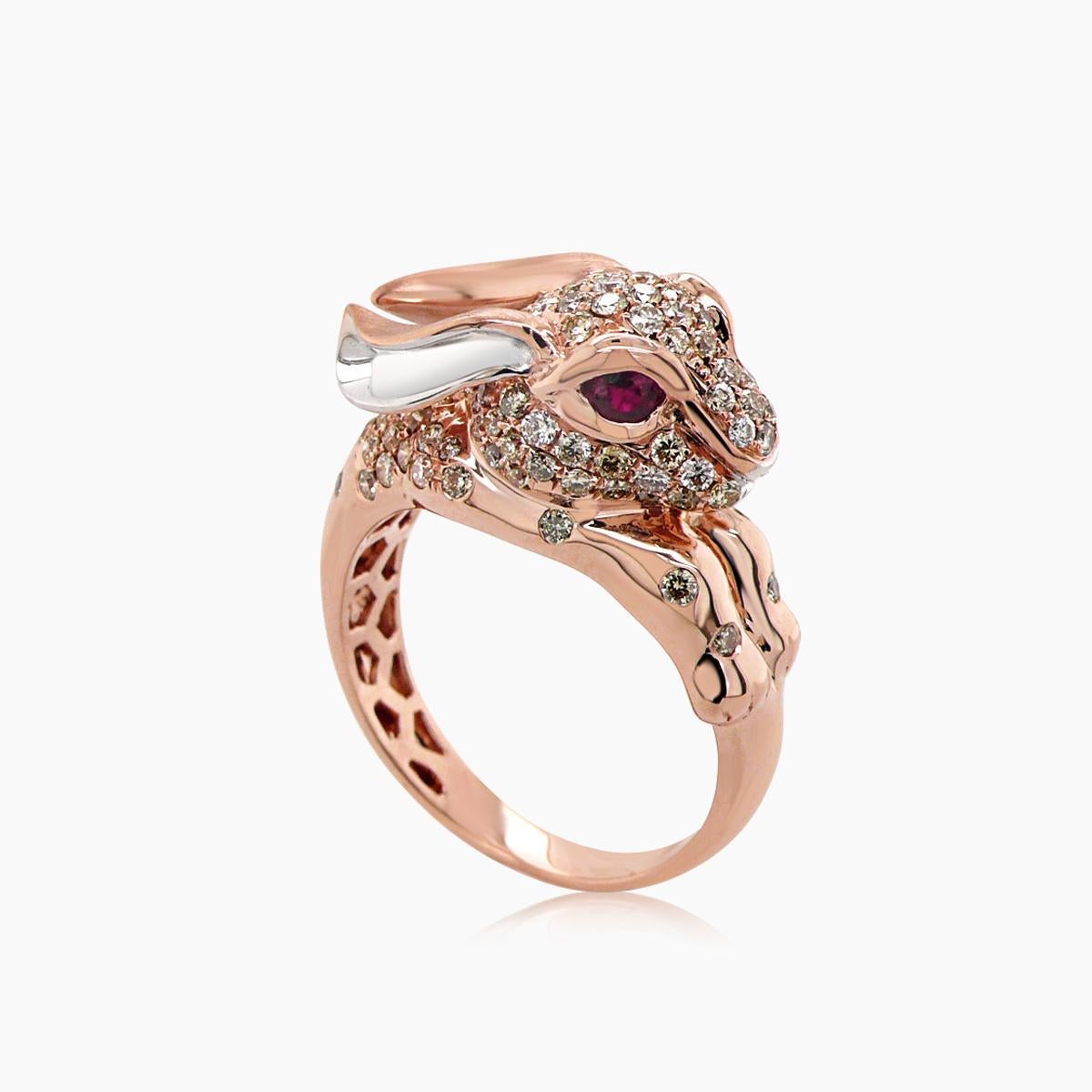 Dimensions: 2.20x1.00x2.80cm
Color: 18K Rose Gold
Materials:

