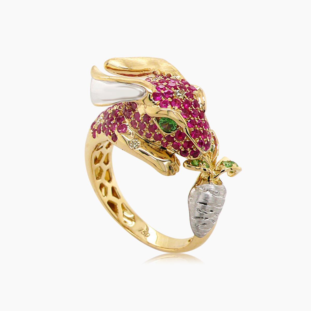 Dimensions: 2.30x1.20x2.70cm
Color: 18K Yellow Gold
Materials:
