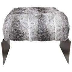 Tabouret luxueux en fourrure de lapin sur mesure avec base en nickel