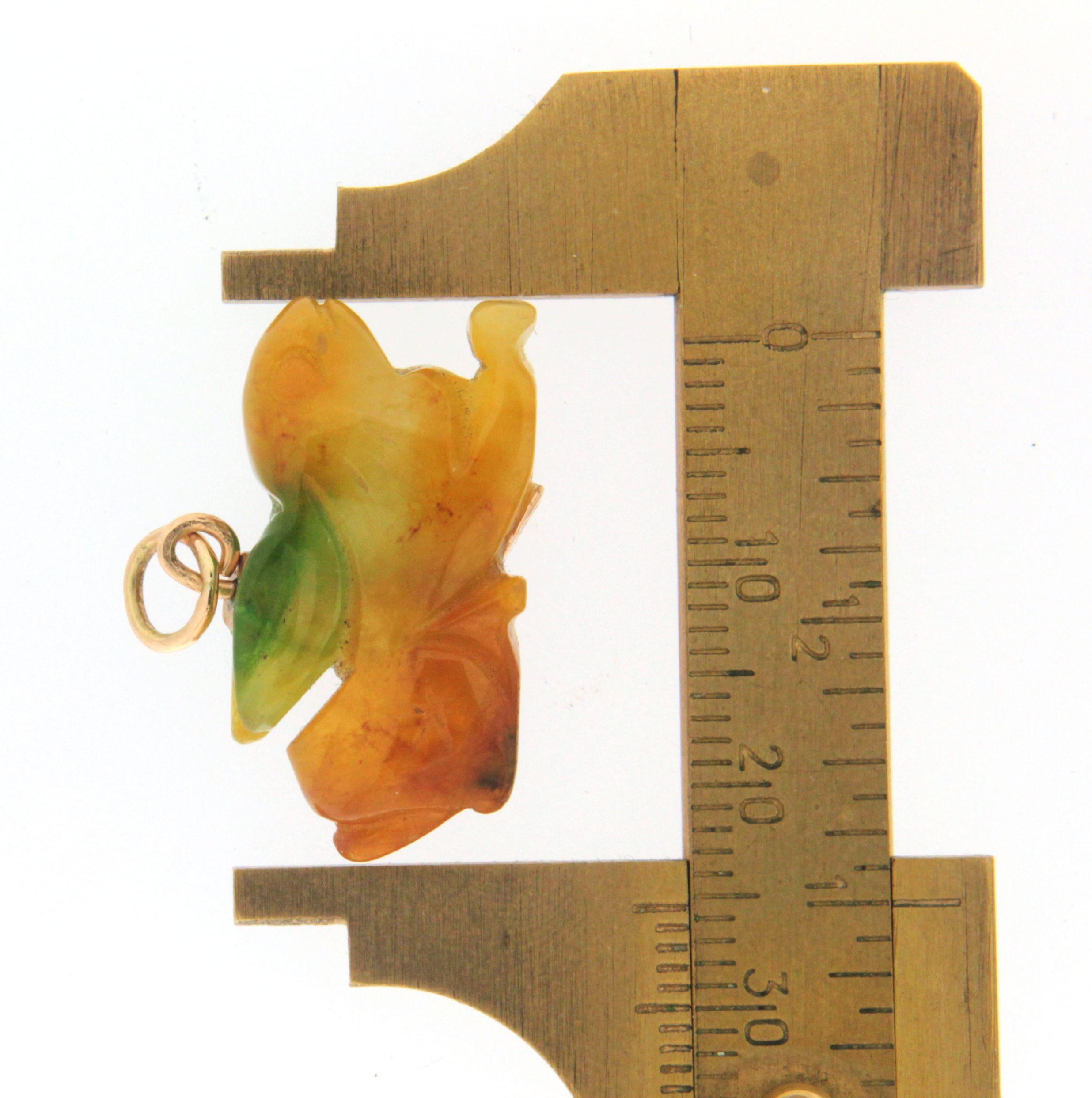 Rabbit Jade 14 Karat Yellow Gold Pendant Necklace In New Condition In Marcianise, IT
