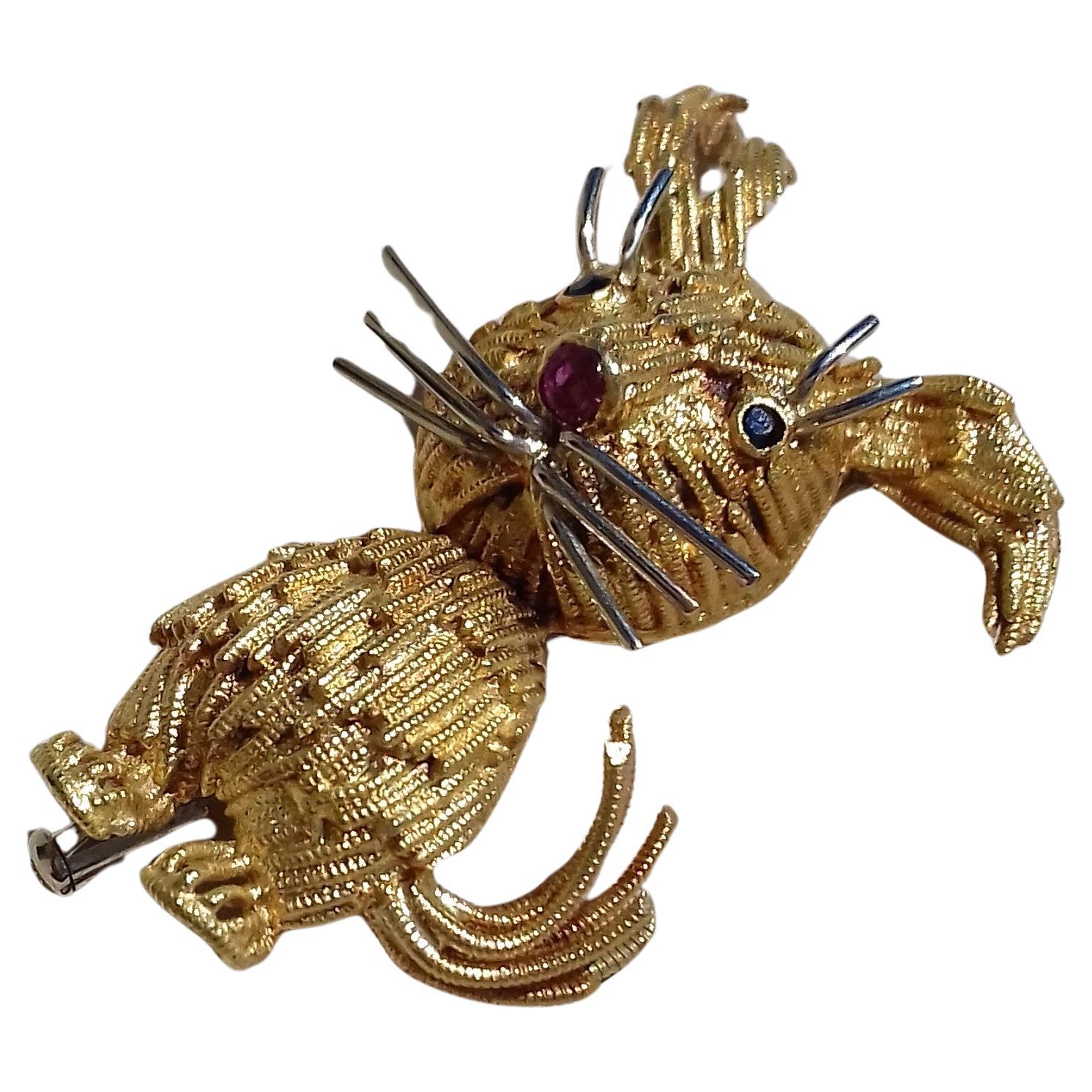 Taglio brillante Spilla coniglio rubino zaffiri oro bianco giallo in vendita