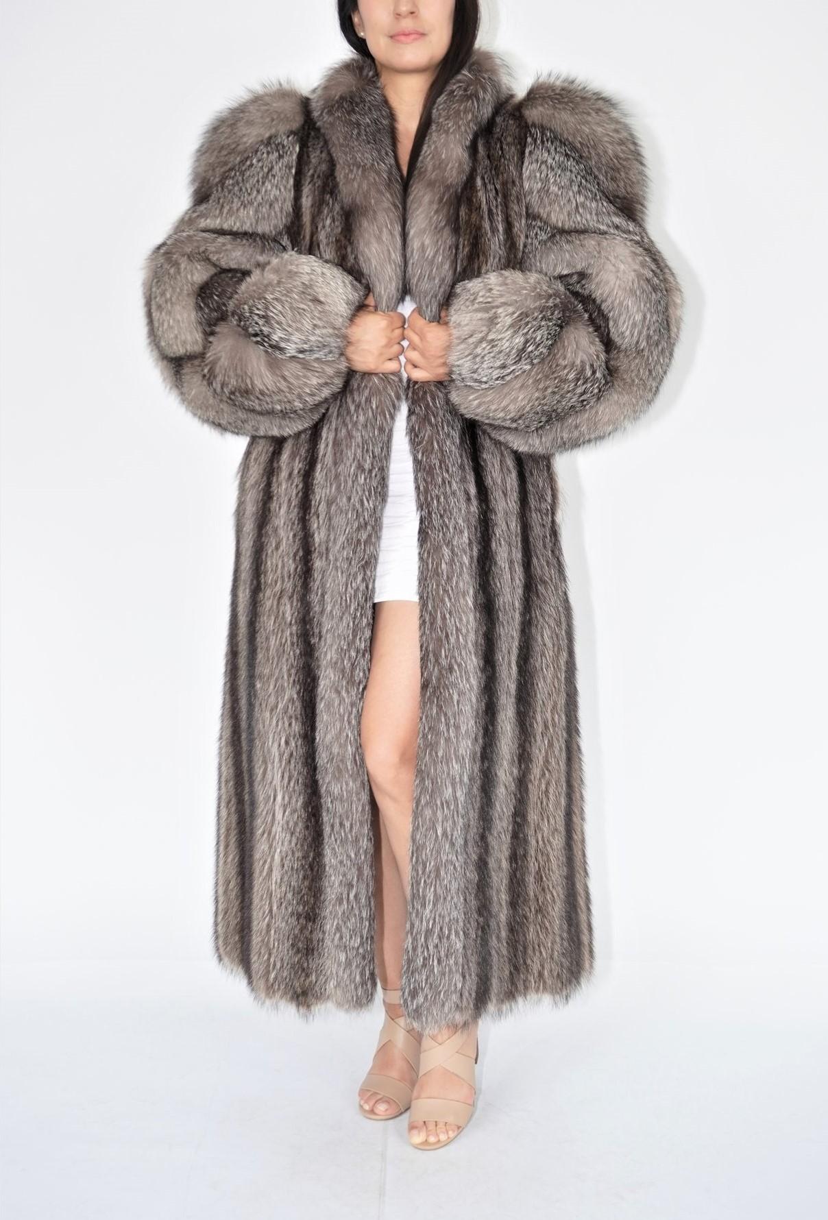 Raccoon fur coat with silver fox trim and sleeves size 8-10 For Sale 1