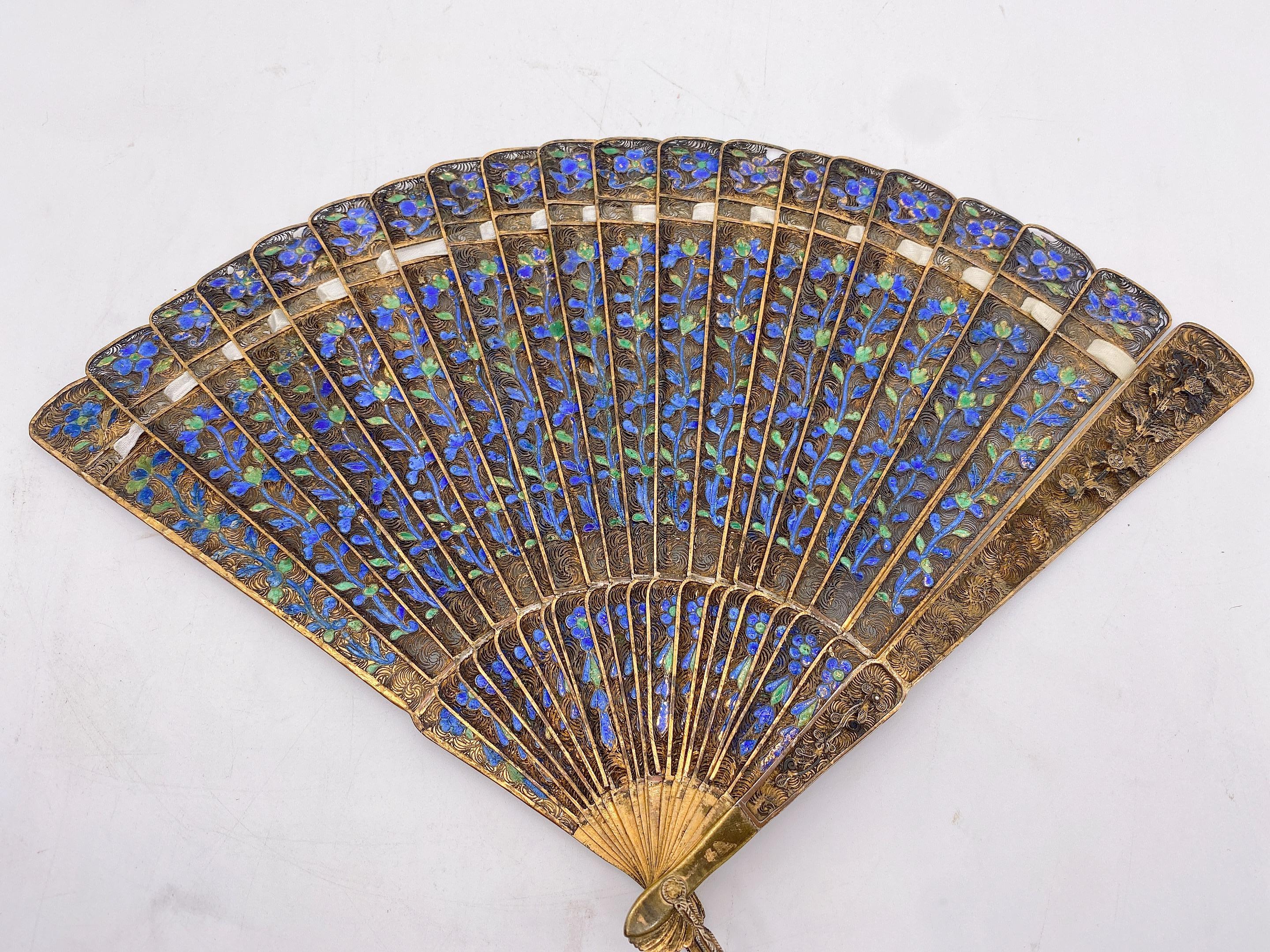 Hand-Carved Rare Unique 17th Century Chinese Gilt Silver Filigree and Enamel Brise Fan For Sale