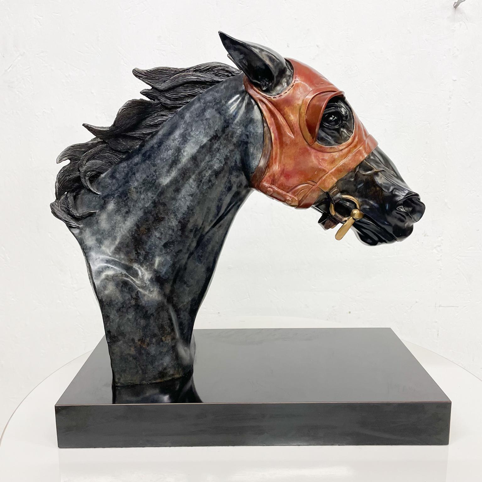  Racehorse Head Bust Skulptur Bronze Blinkers signiert Pam Foss im Angebot 5