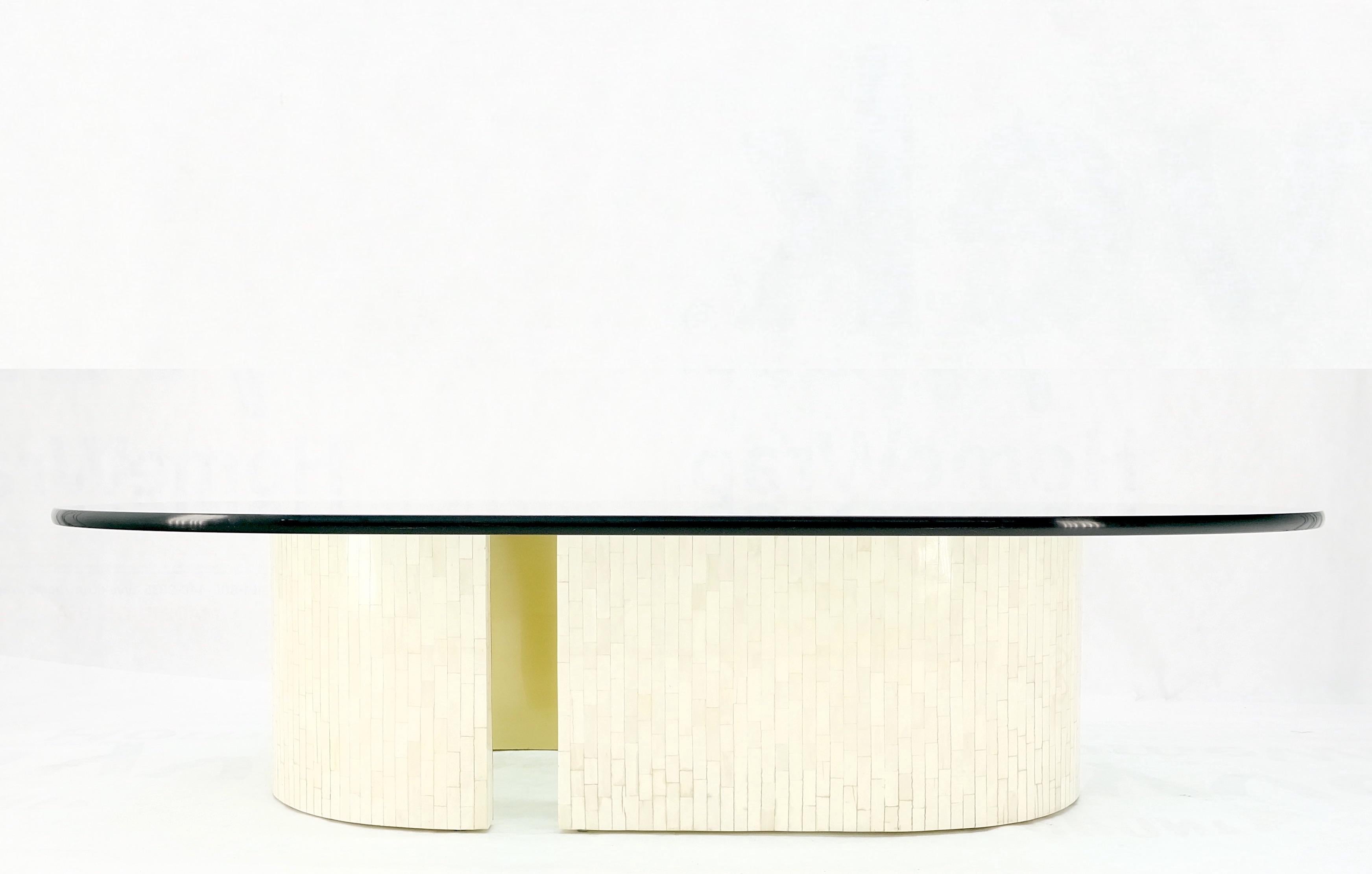 Table à café Racetrack de forme ovale avec plateau en verre 3/4