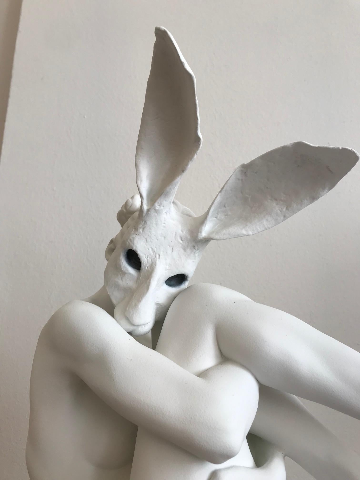 The mysterious artworks by the British artist Rachel Ann Stevenson invite you into a dream world. Rachel Ann sees artists as day dreamers who can show the impossible to the world. Her sculptures resemble human beings, but at the same time they are