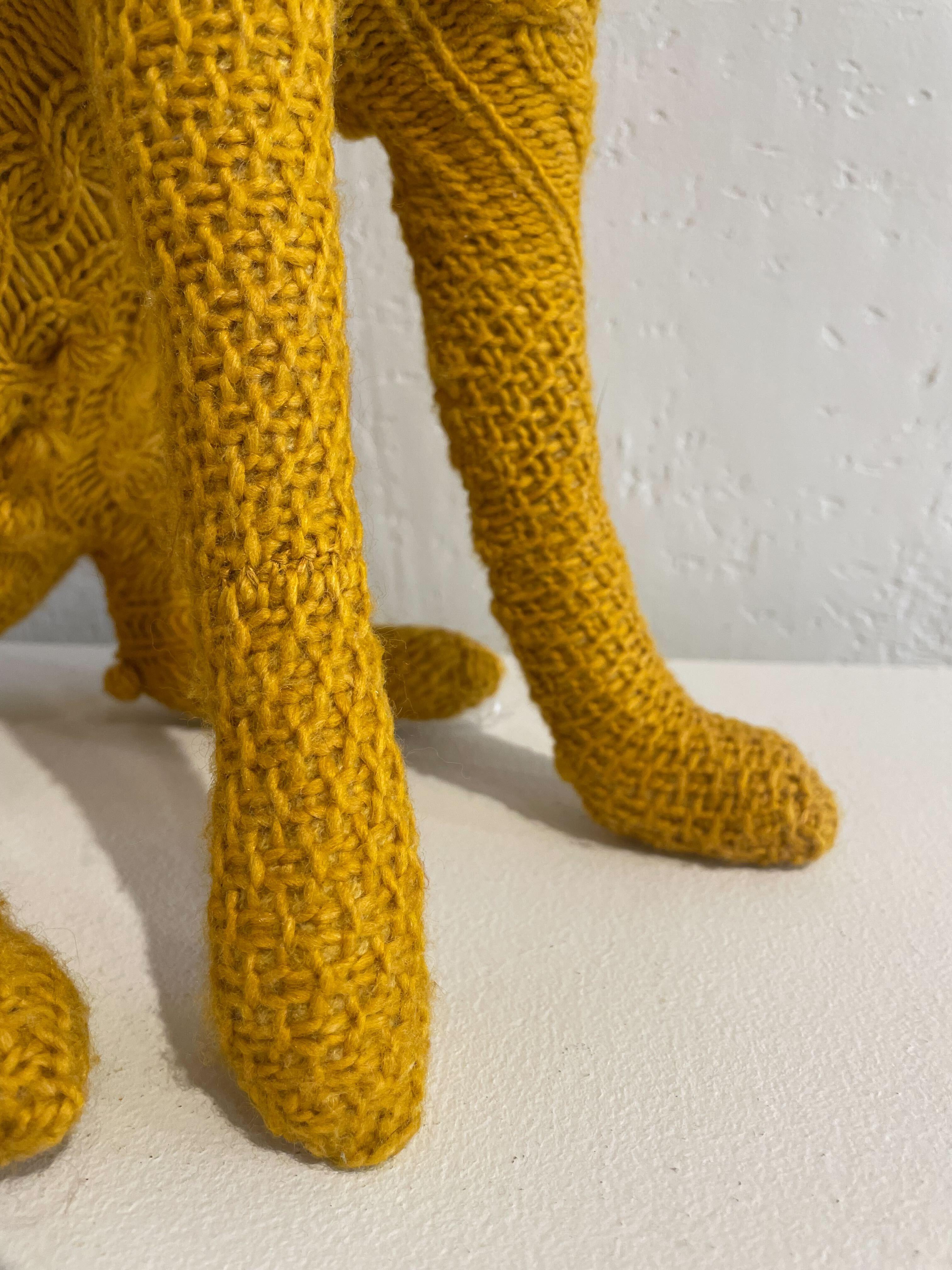 Amber Fox - Sculpture Contemporáneo de Rachel Denny