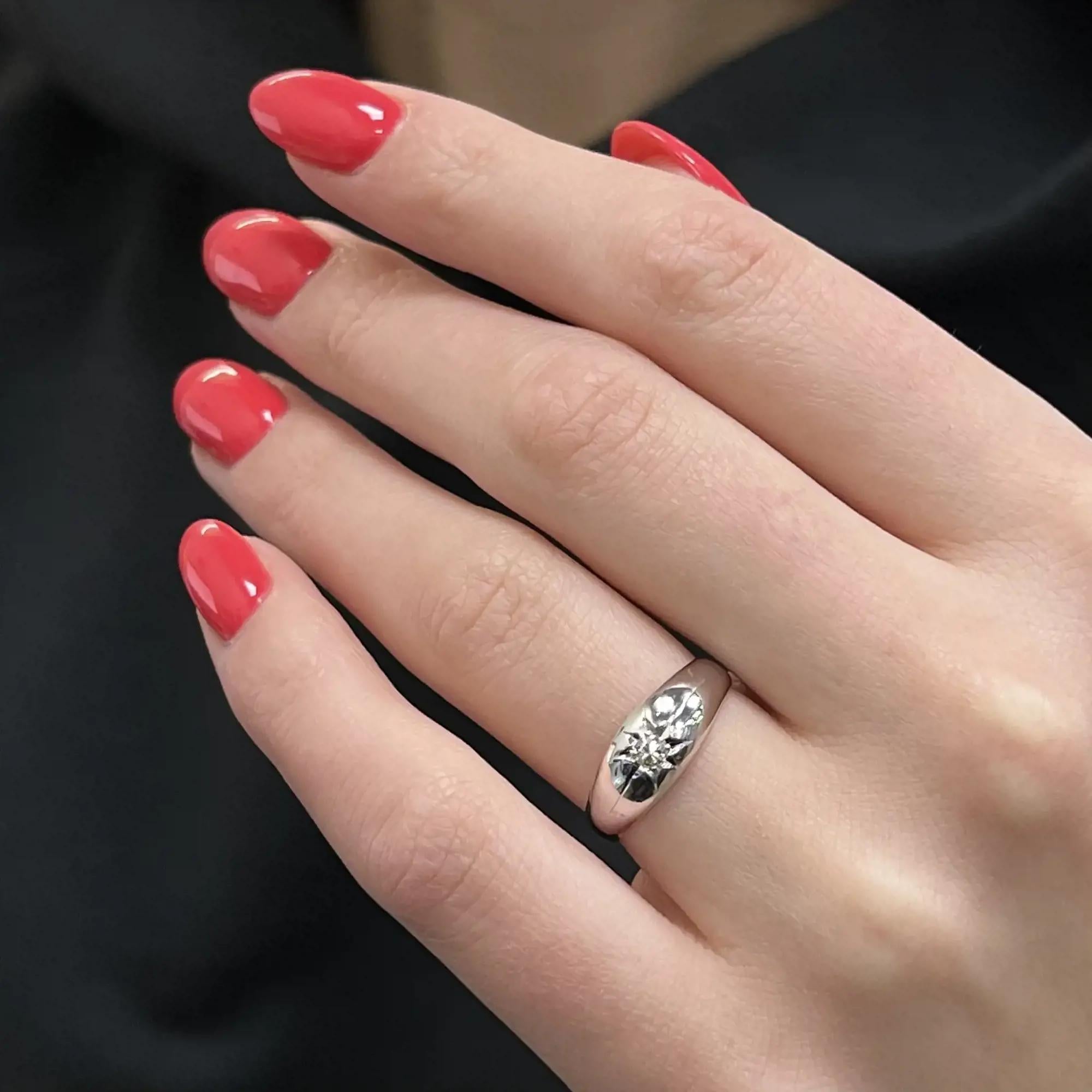 Rachel Koen 0.15Cttw Round Cut Diamond Signet Ring Platinum Size 6 In New Condition In New York, NY