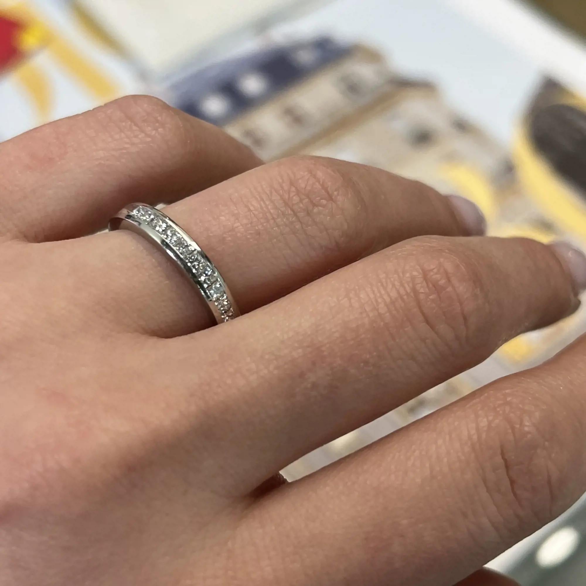 Rachel Koen Platin-Hochzeitsring mit 0,50 Gesamtkaratgewicht Diamant im Prinzessinnenschliff im Zustand „Hervorragend“ im Angebot in New York, NY